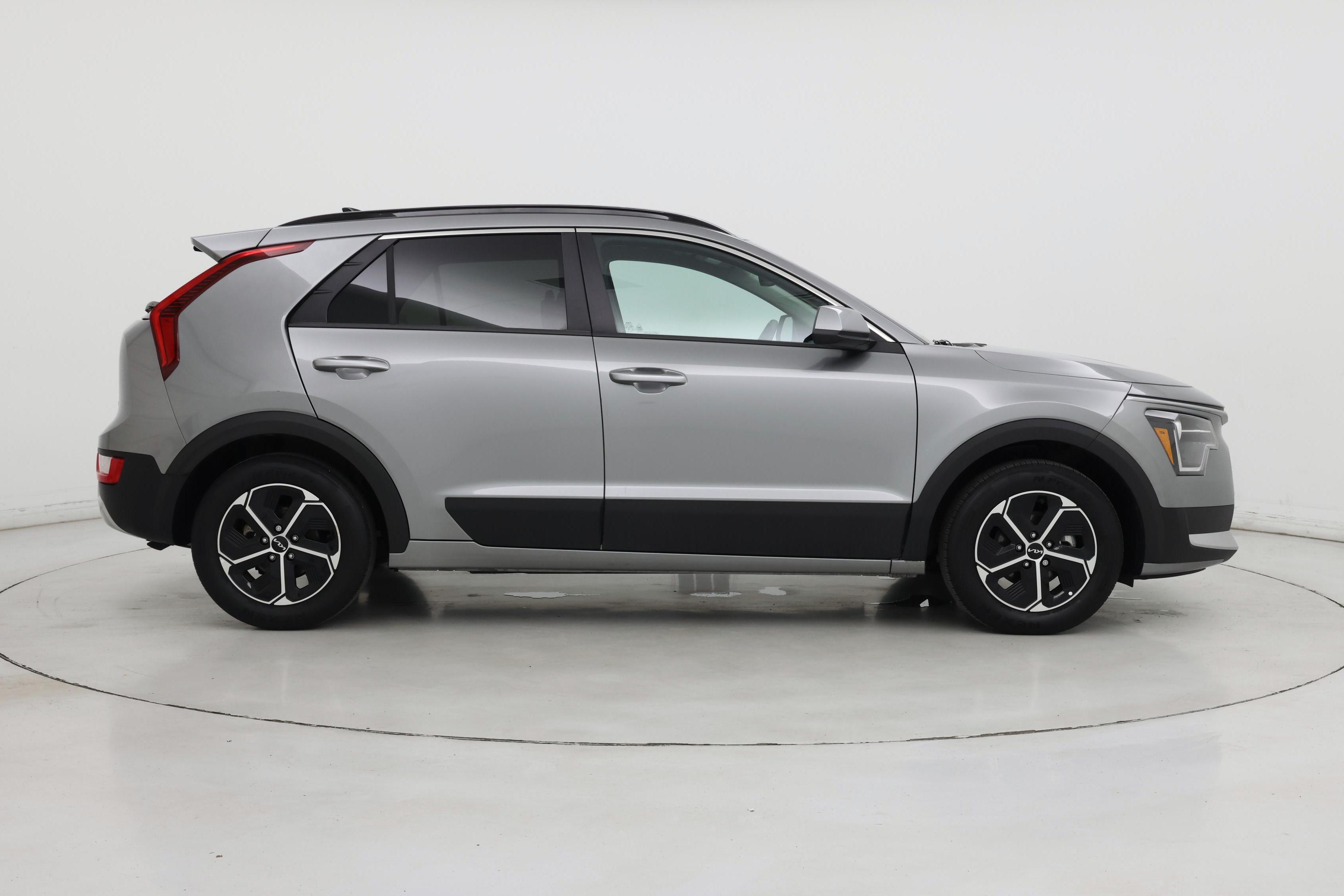 Thumbnail: 2023 Kia Niro - 7