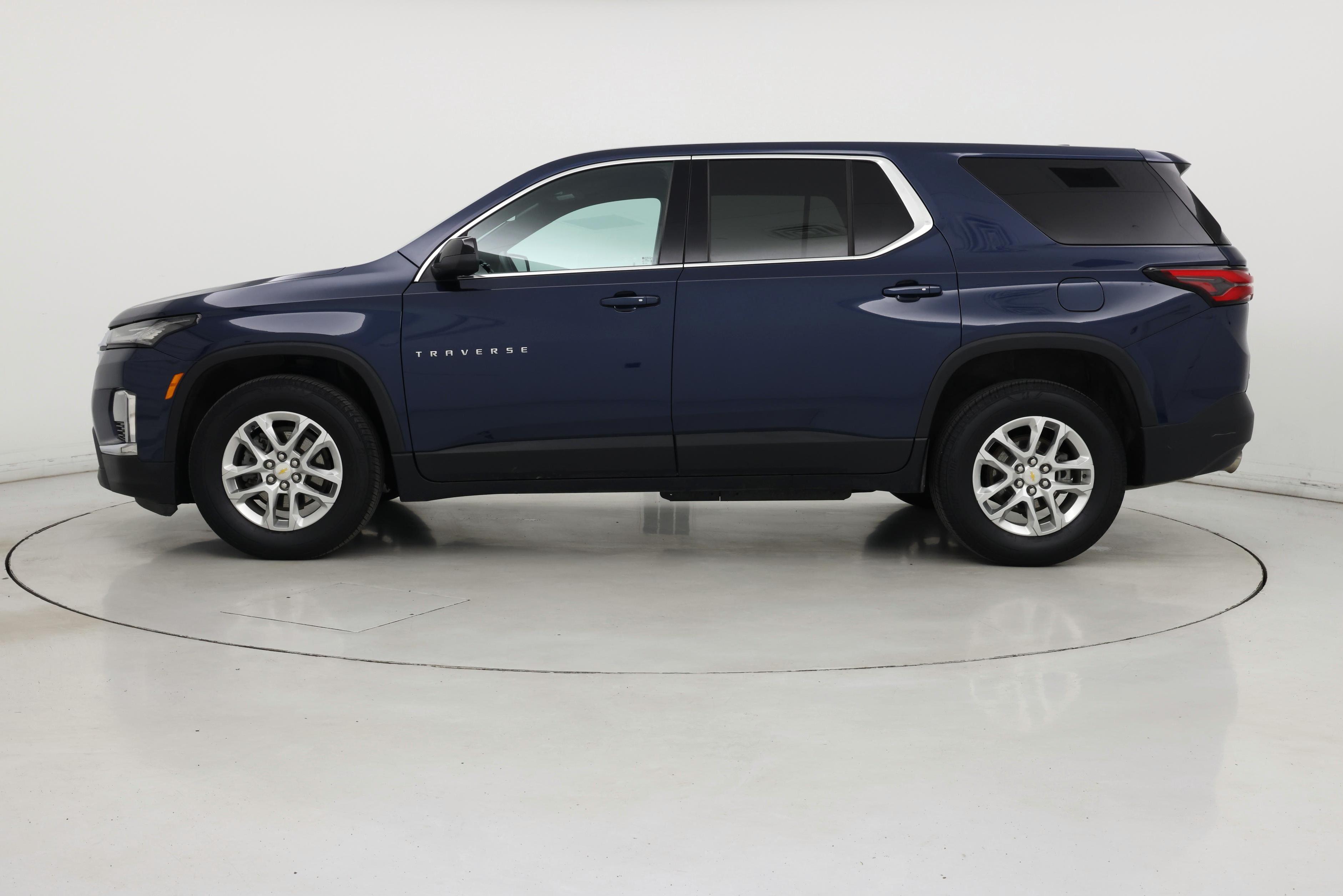 Thumbnail: 2023 Chevrolet Traverse - 3