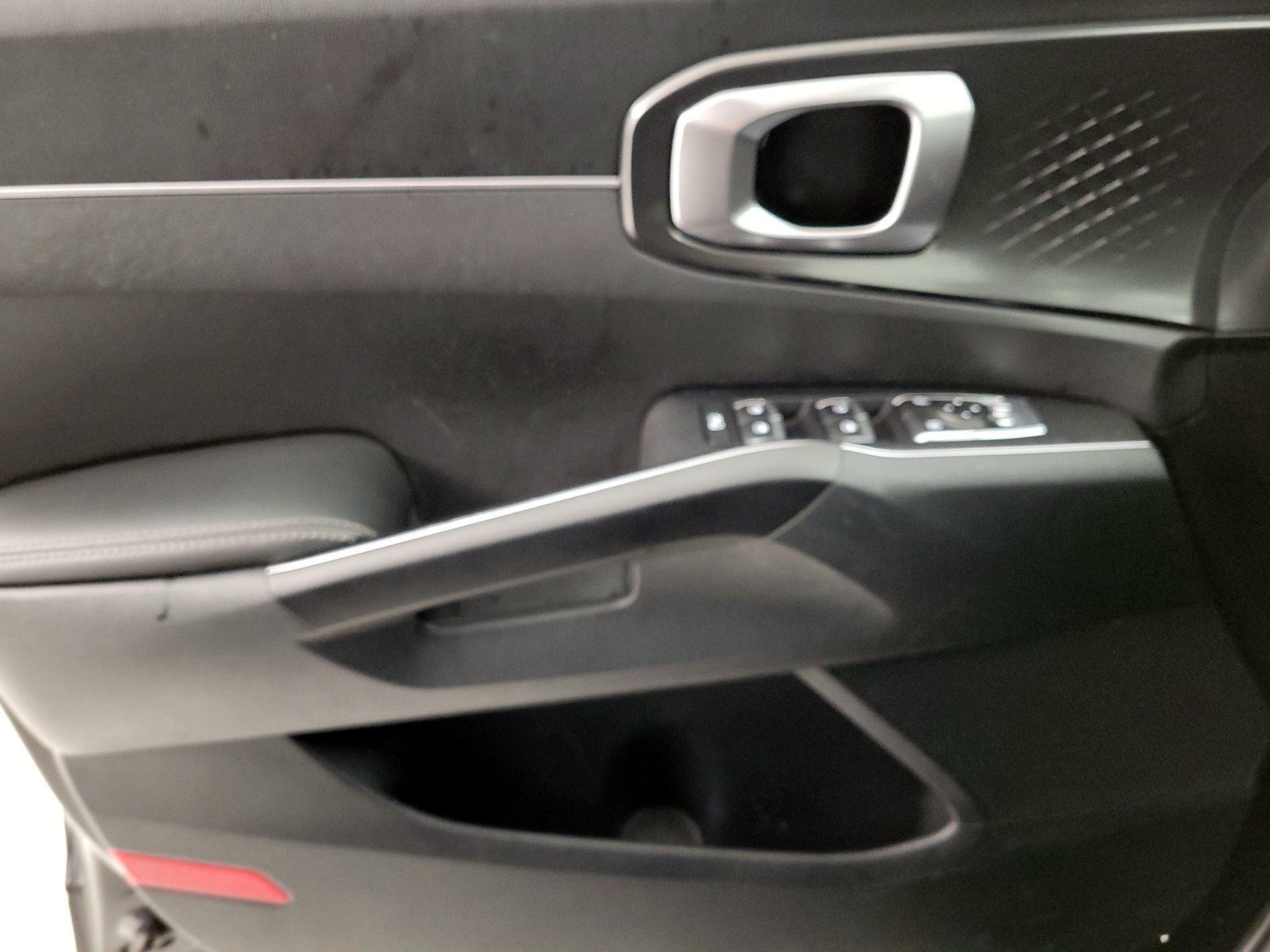 Thumbnail: 2023 Kia Sorento - 12