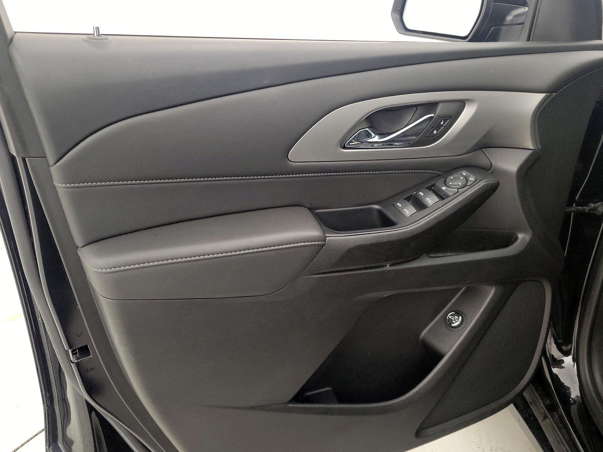 Thumbnail: 2023 Chevrolet Traverse - 12