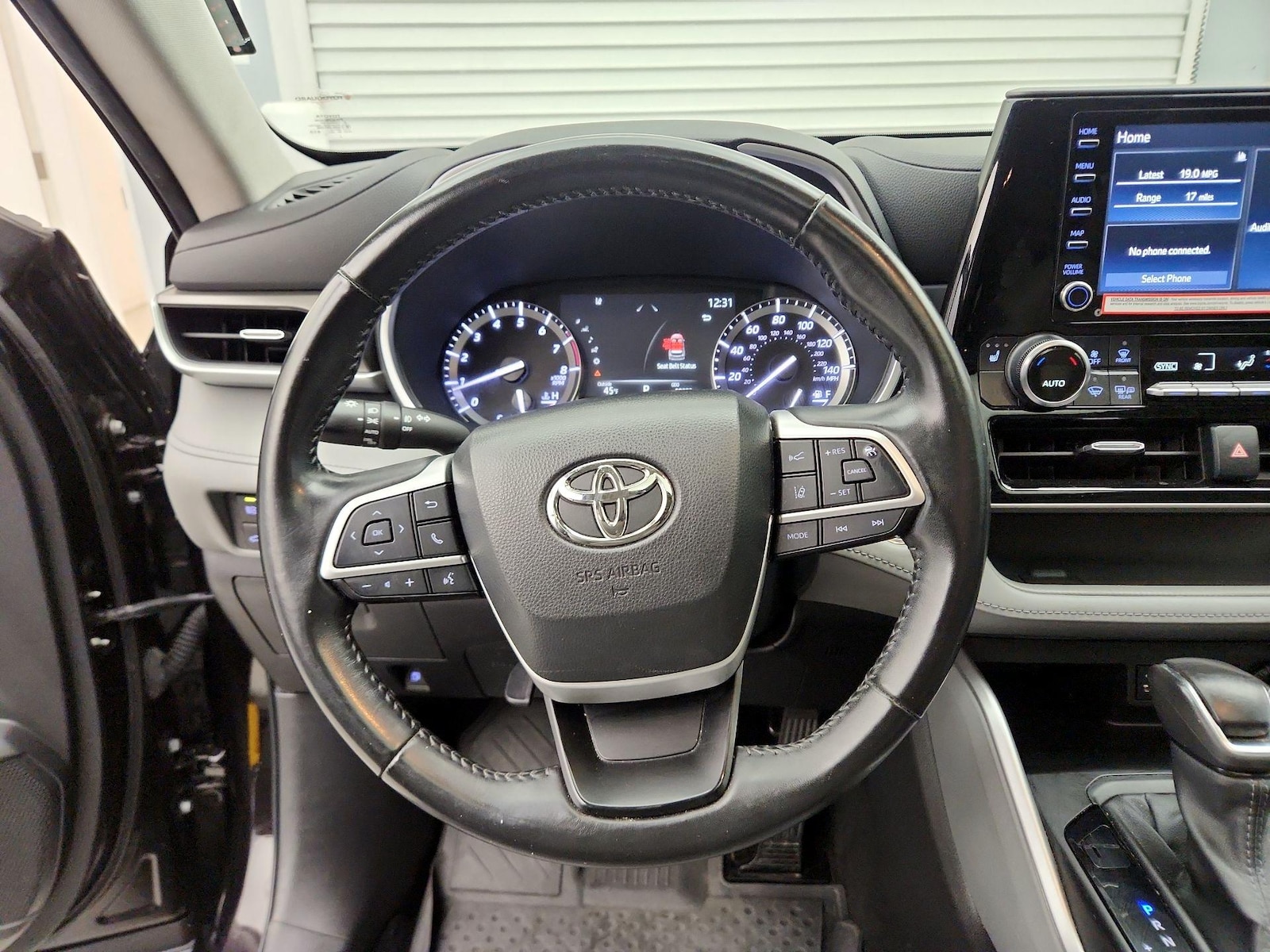 2022 Toyota Highlander XLE - Photo 11