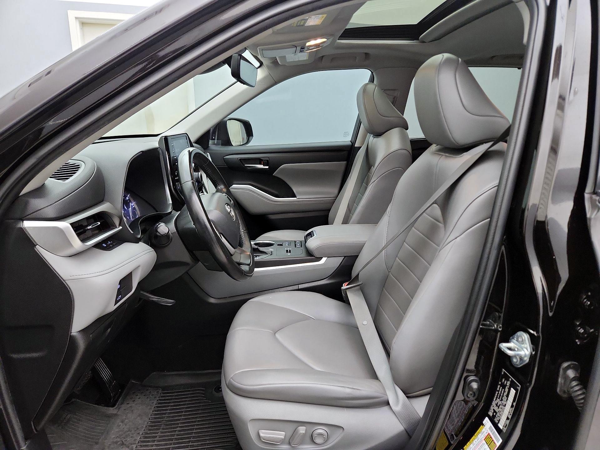 Thumbnail: 2022 Toyota Highlander - 11