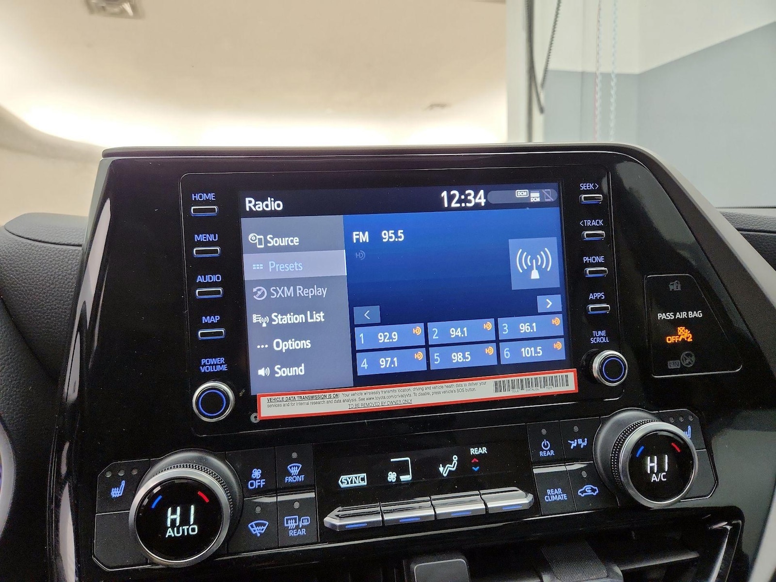 2022 Toyota Highlander XLE - Photo 16