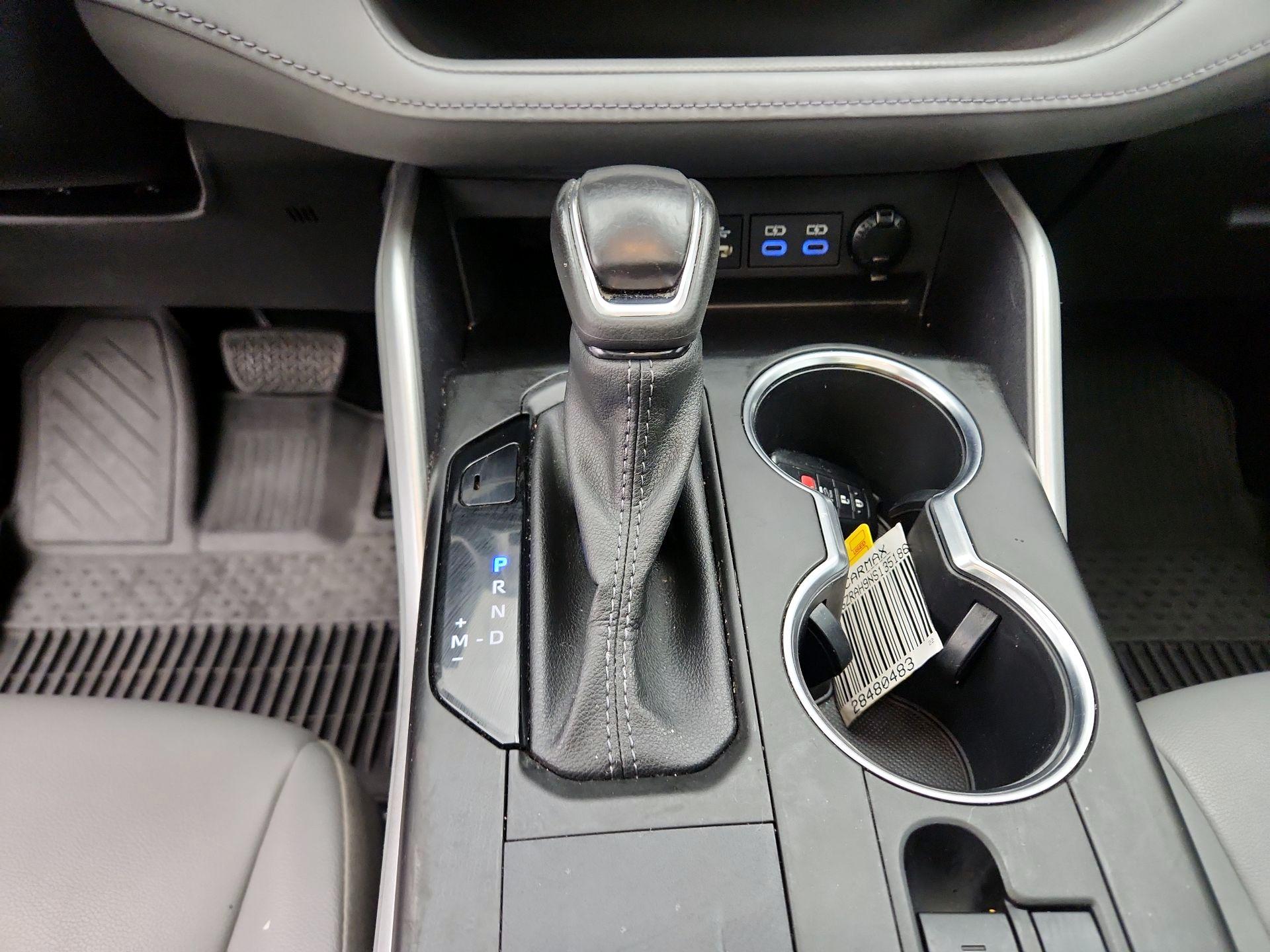 Thumbnail: 2022 Toyota Highlander - 17