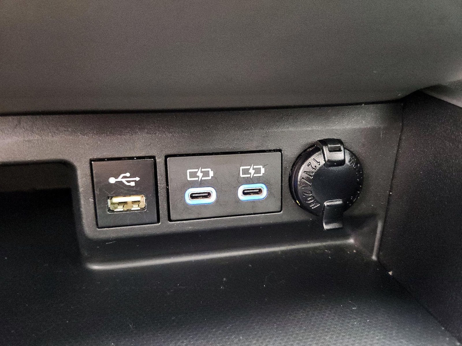 2022 Toyota Highlander XLE - Photo 19