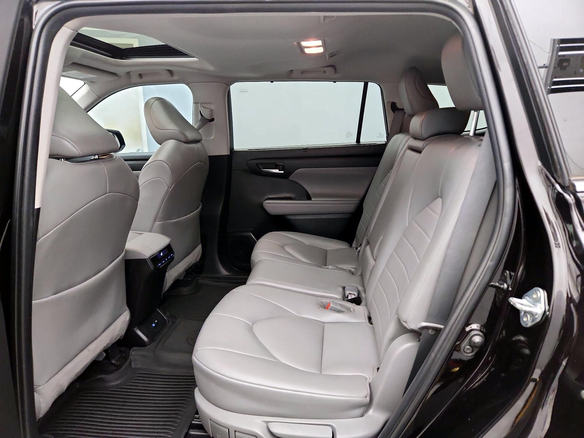 Thumbnail: 2022 Toyota Highlander - 20
