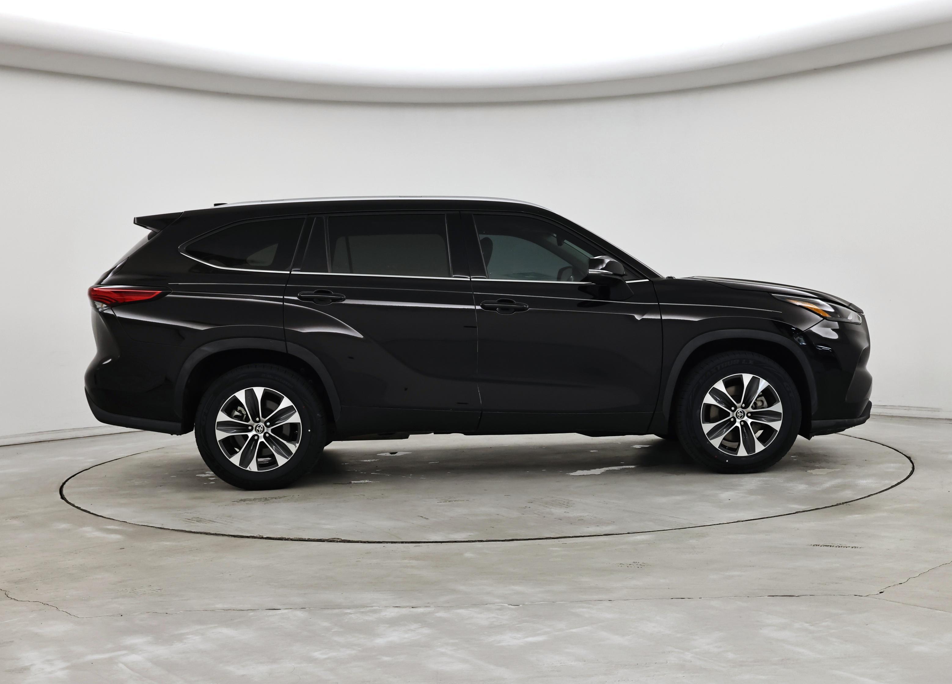Thumbnail: 2022 Toyota Highlander - 7