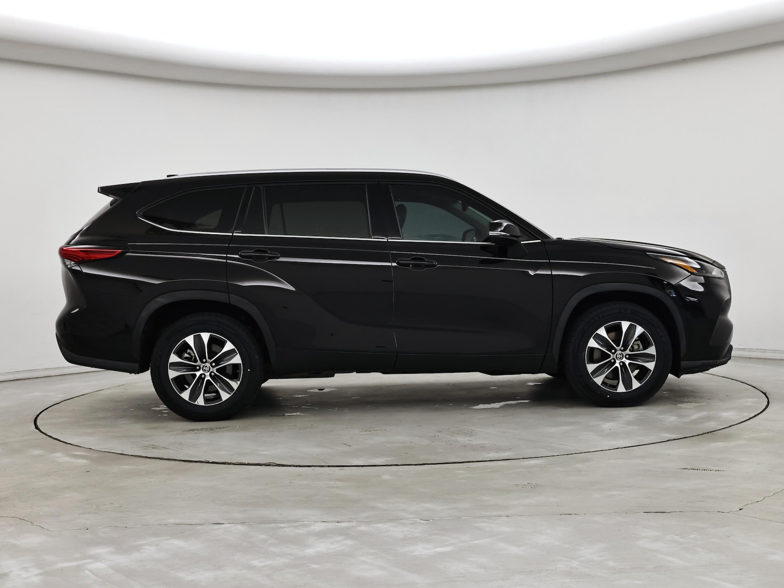 2022 Toyota Highlander XLE - Photo 8