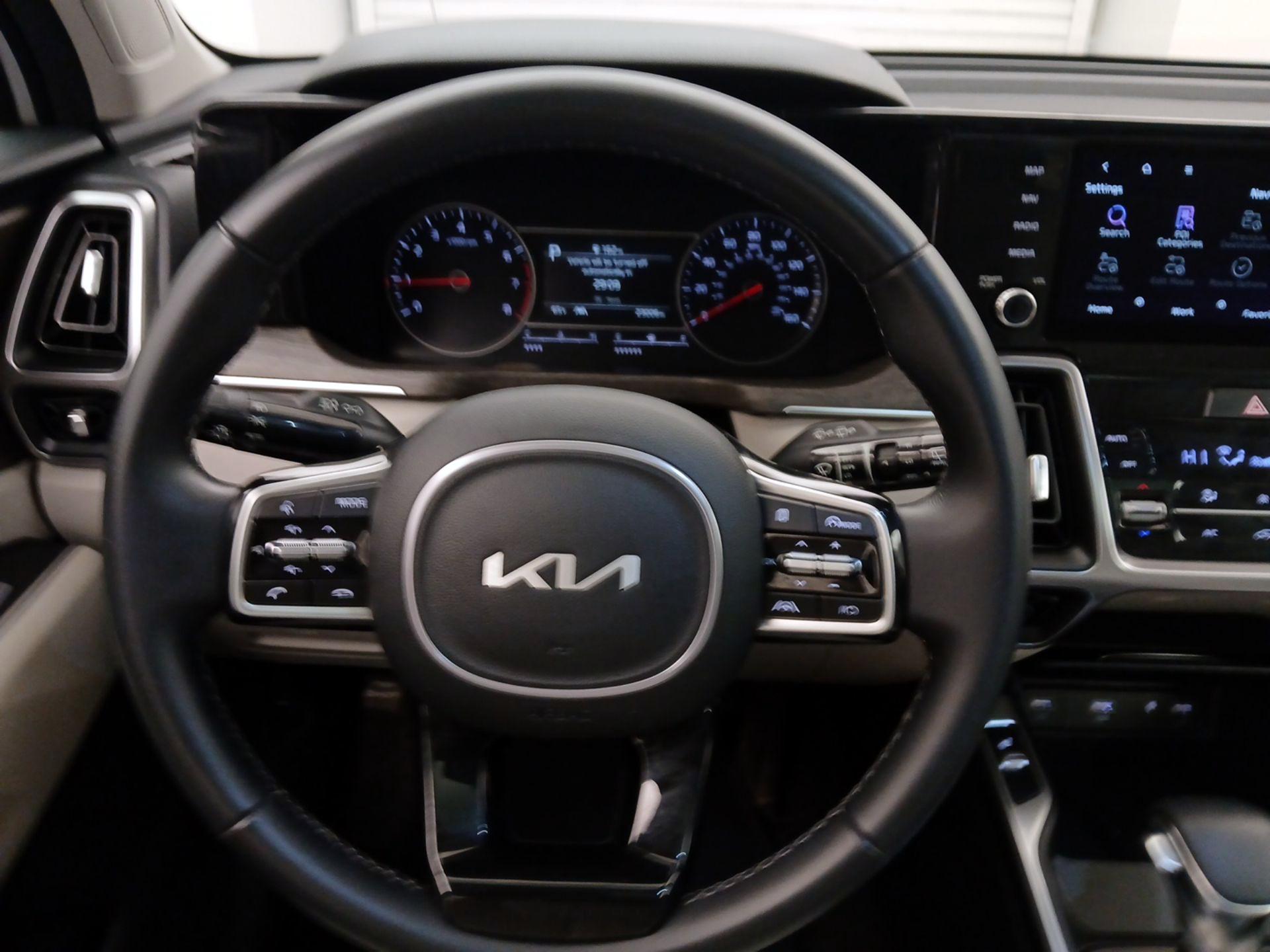 Thumbnail: 2023 Kia Sorento - 10