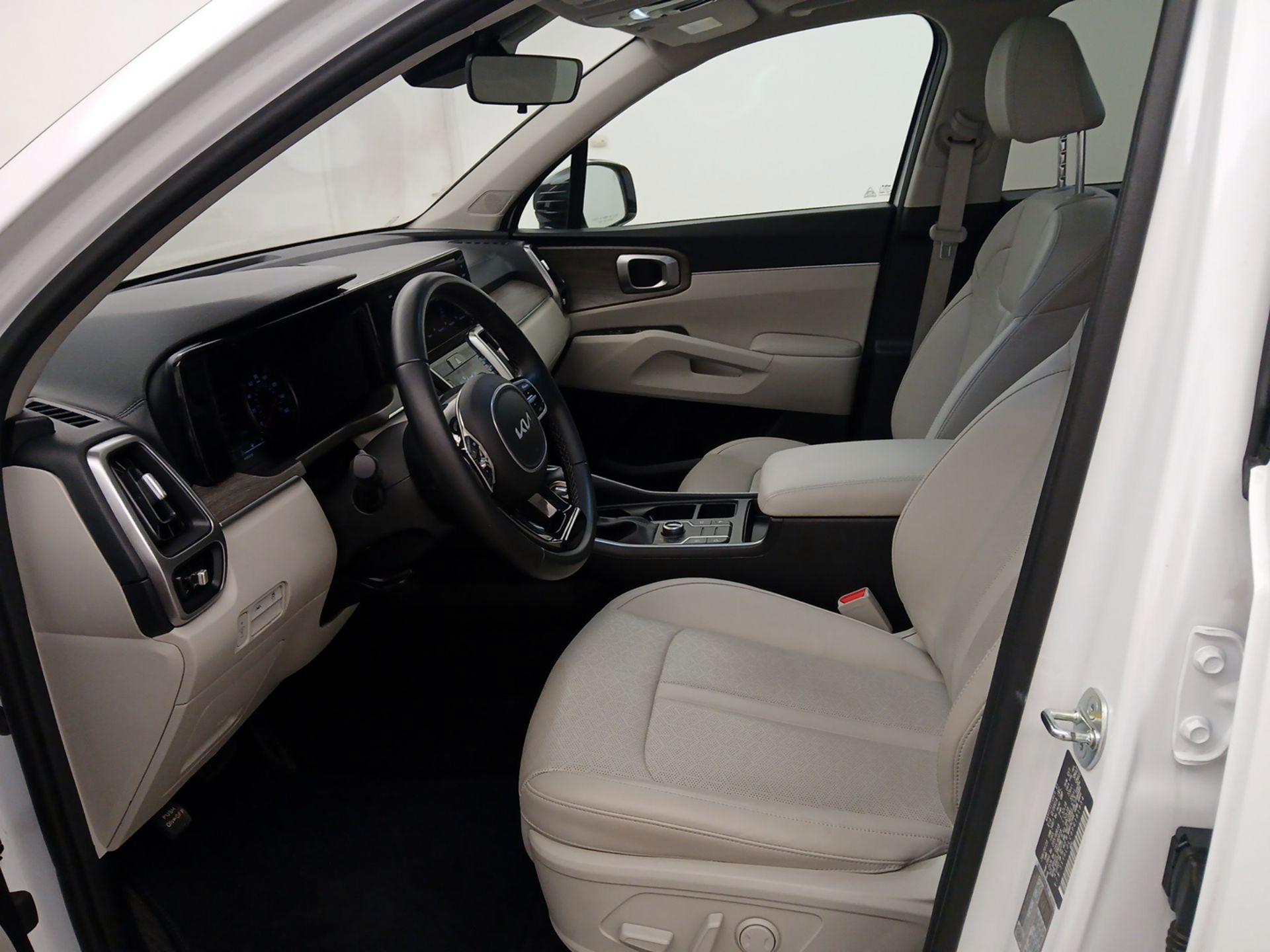 Thumbnail: 2023 Kia Sorento - 11