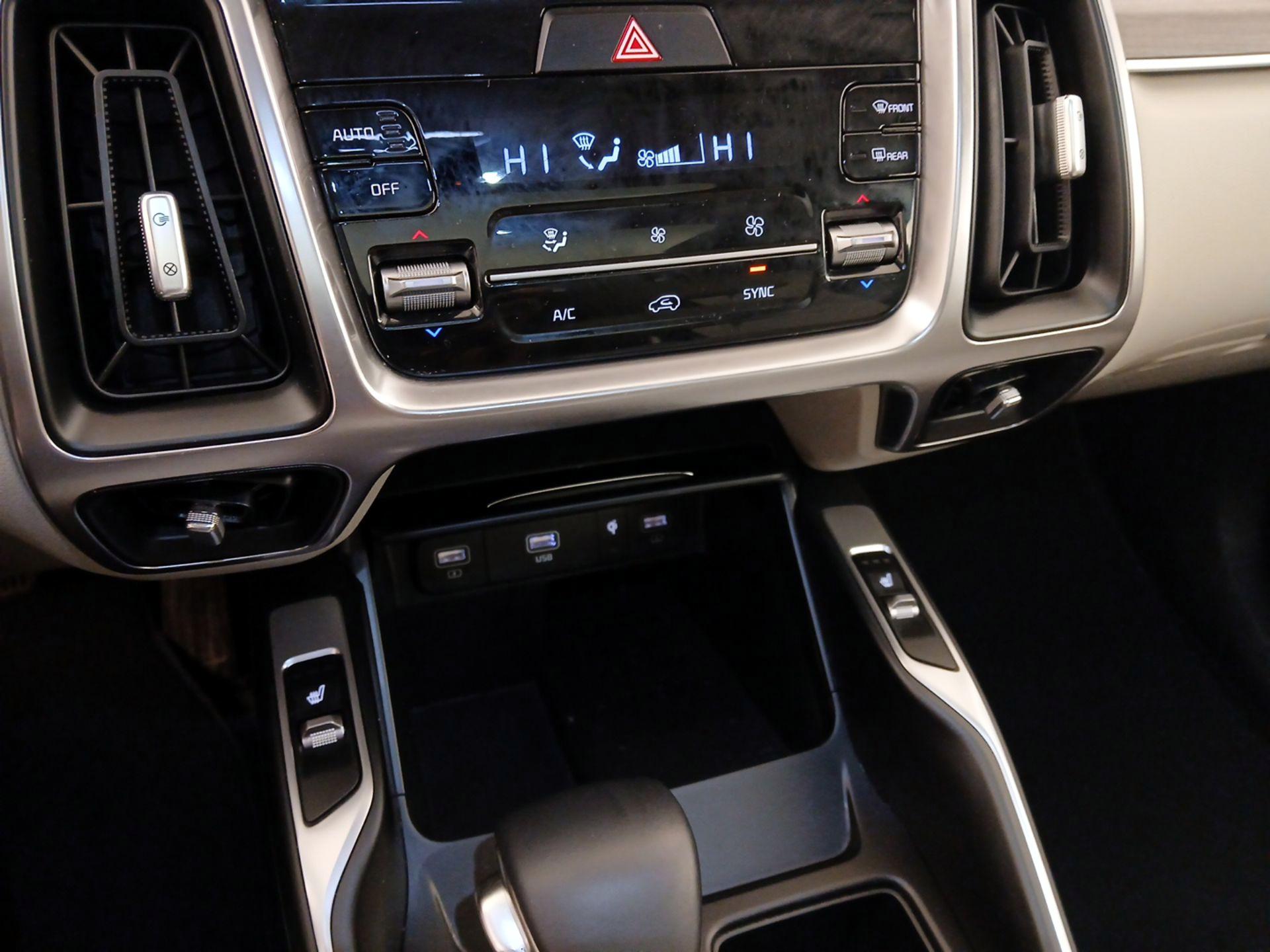 Thumbnail: 2023 Kia Sorento - 17