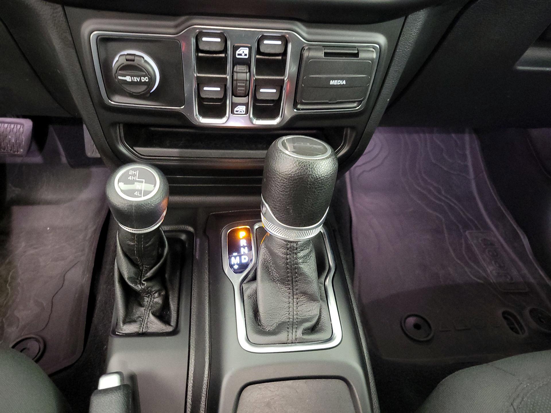 Thumbnail: 2022 Jeep Gladiator - 17