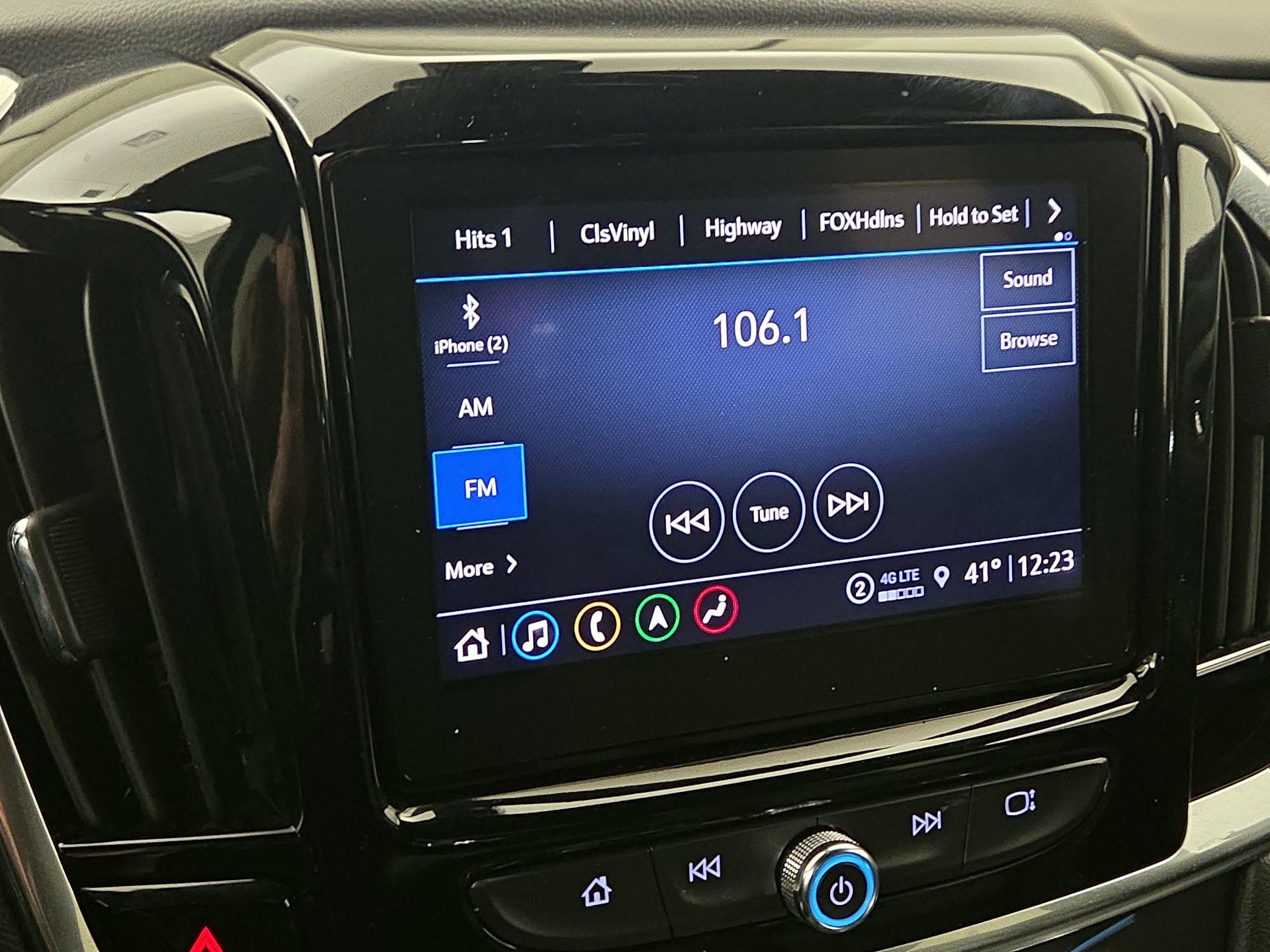 Thumbnail: 2023 Chevrolet Traverse - 16