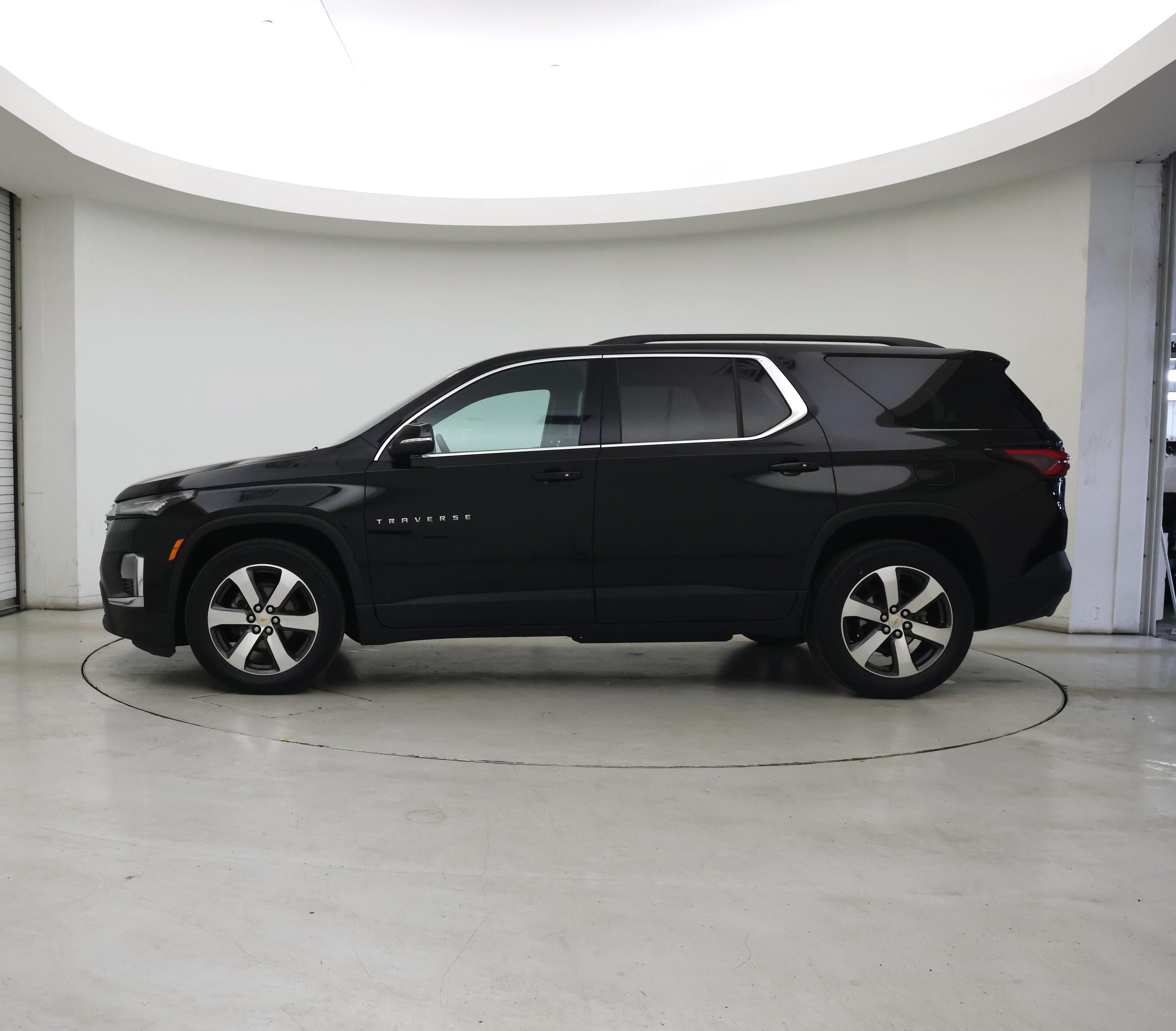 Thumbnail: 2023 Chevrolet Traverse - 3