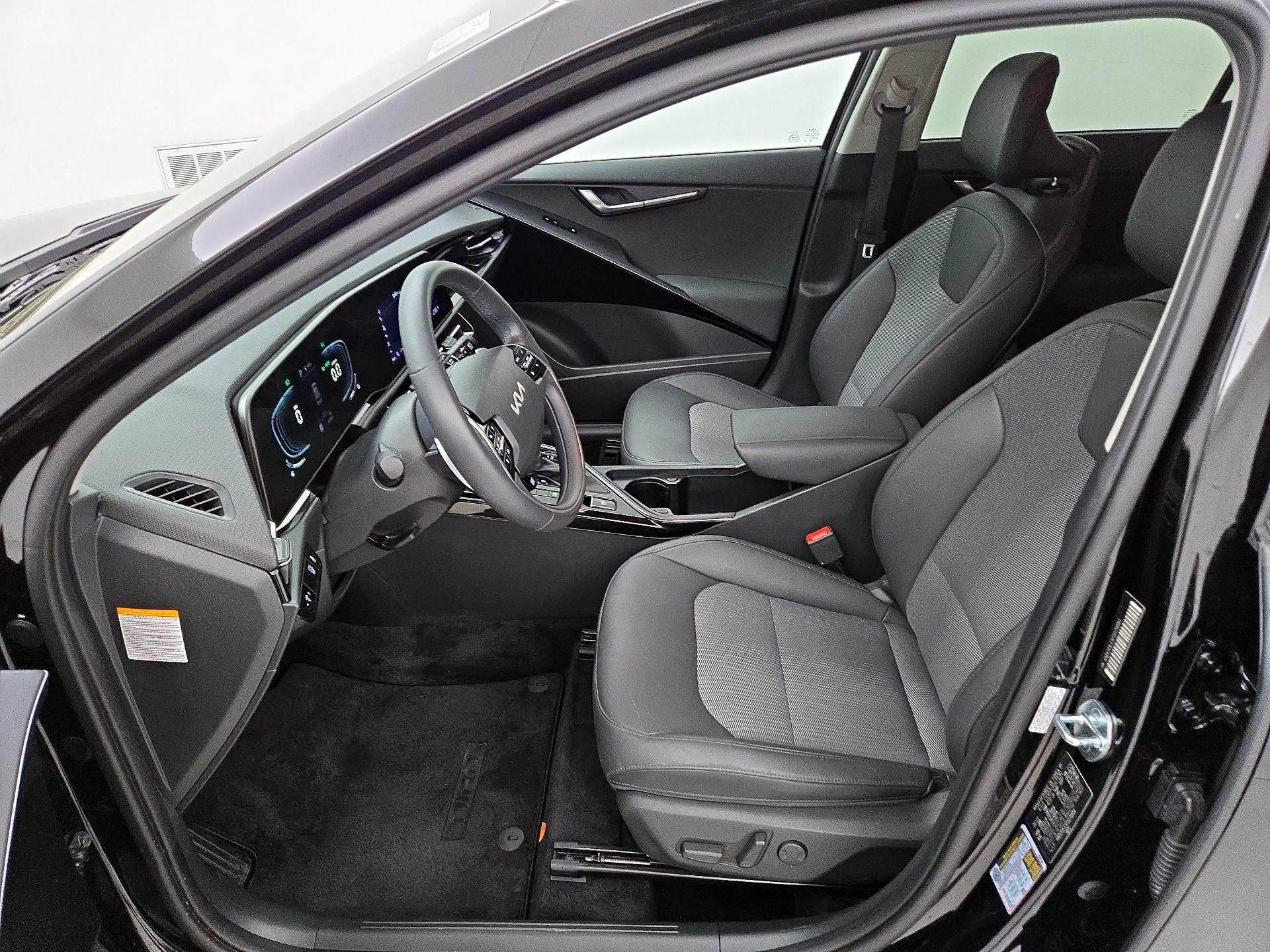 Thumbnail: 2023 Kia Niro - 11