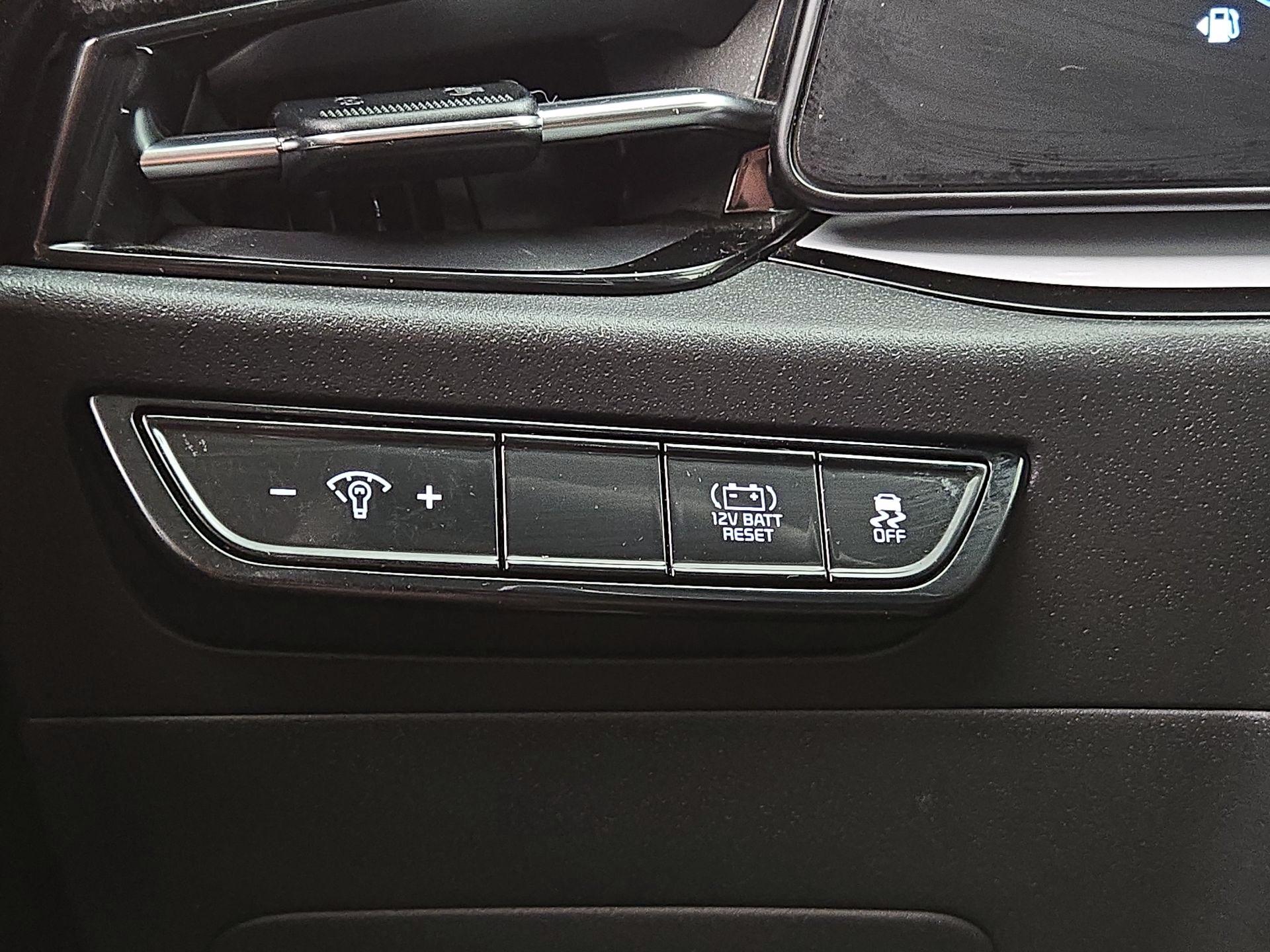 Thumbnail: 2023 Kia Niro - 13