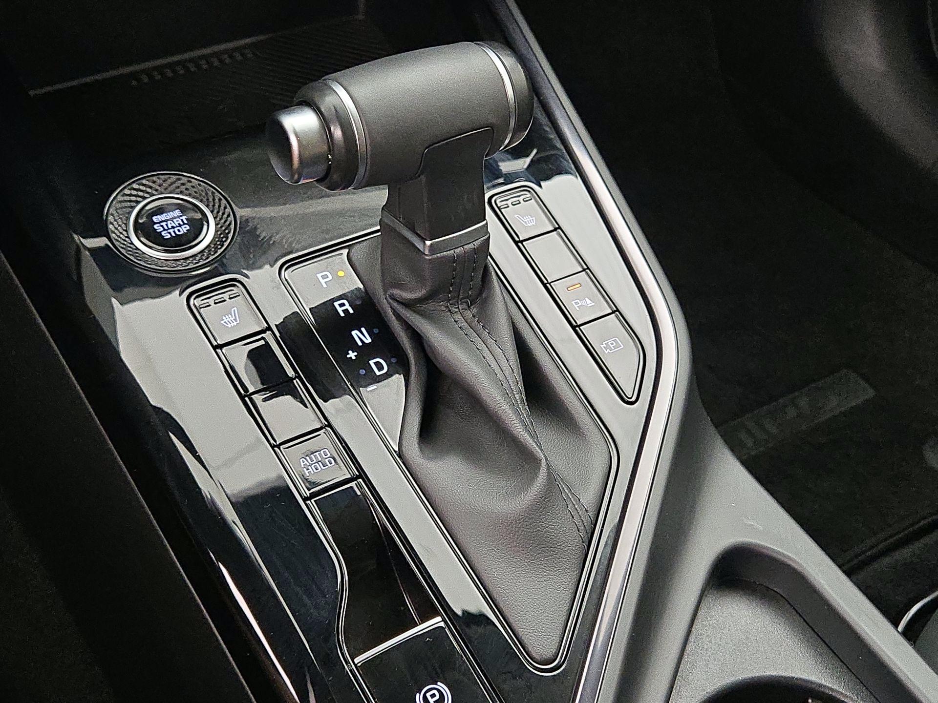 Thumbnail: 2023 Kia Niro - 18