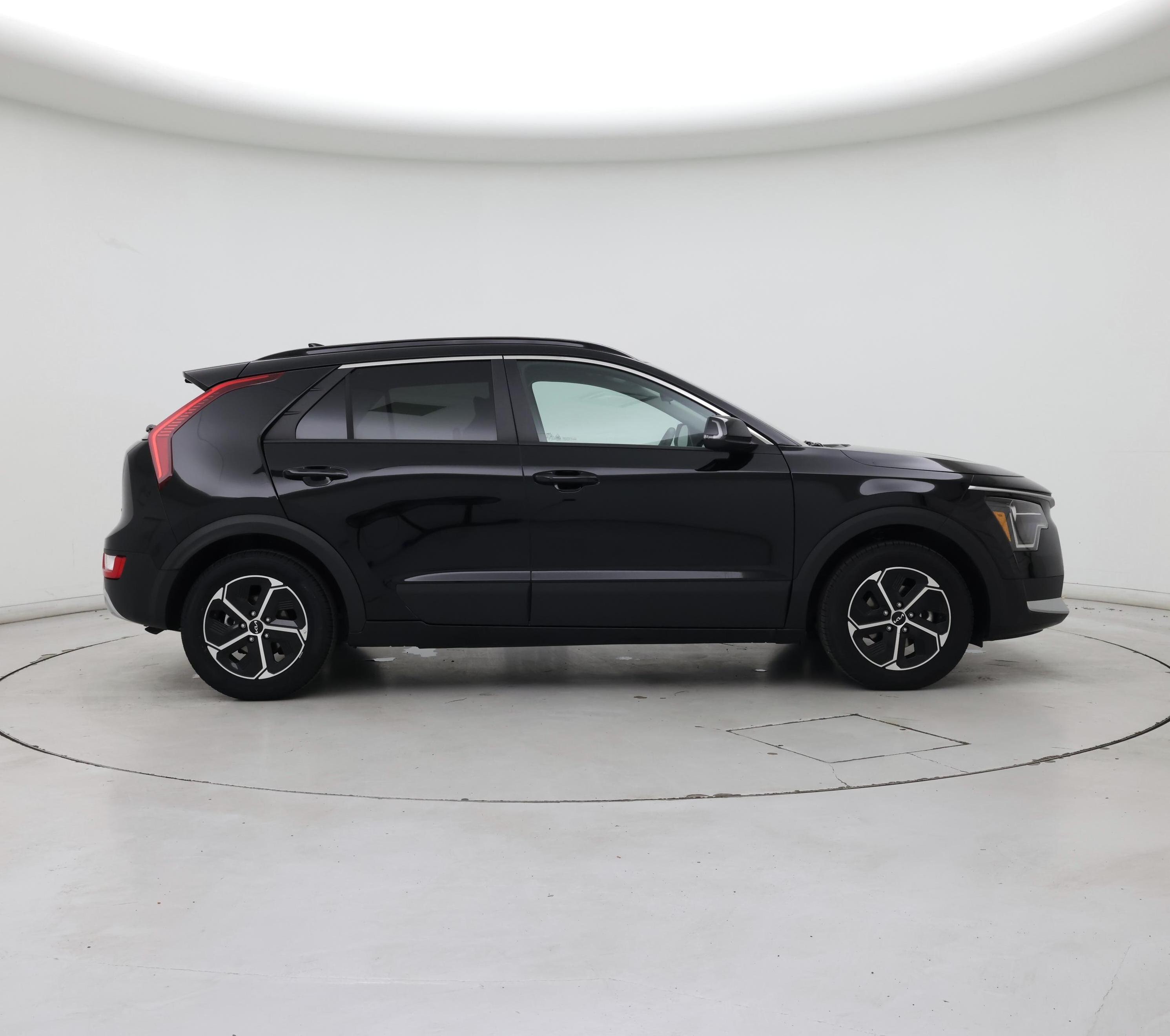 Thumbnail: 2023 Kia Niro - 7