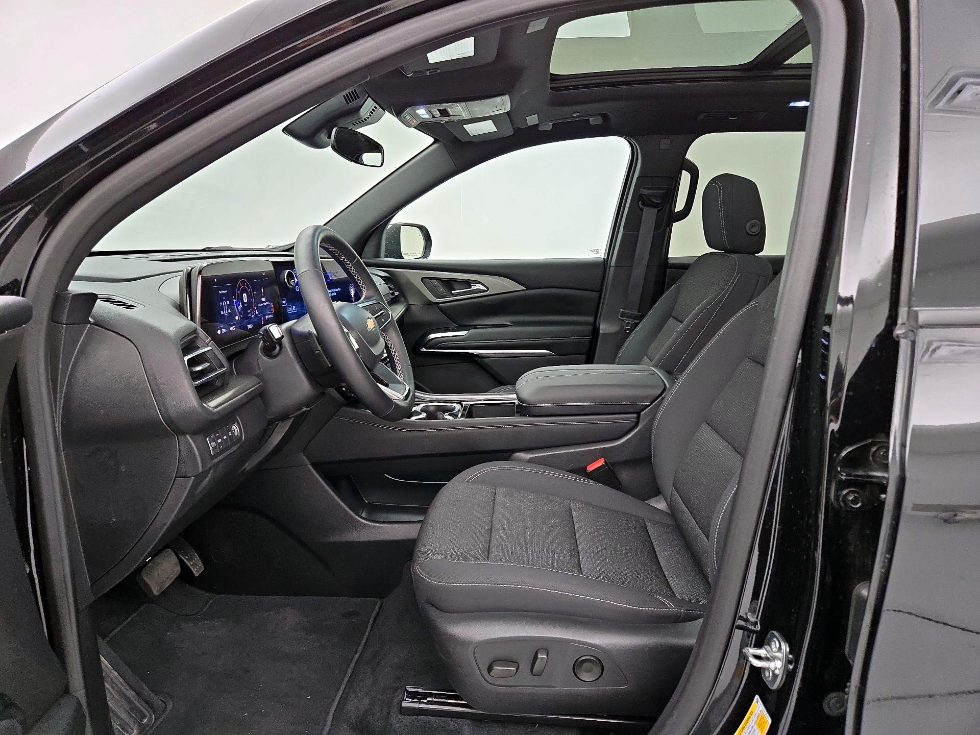 Thumbnail: 2025 Chevrolet Traverse - 11