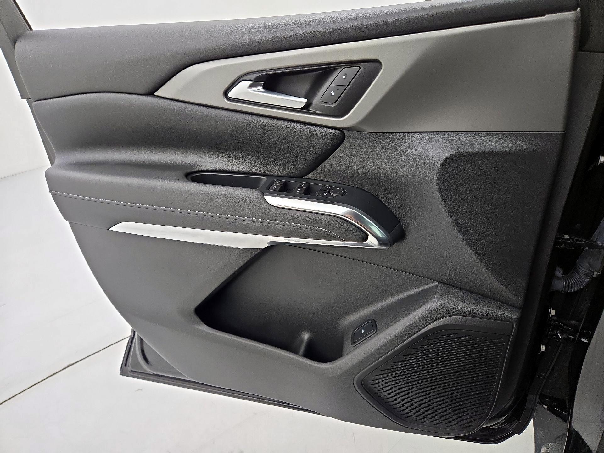 Thumbnail: 2025 Chevrolet Traverse - 12