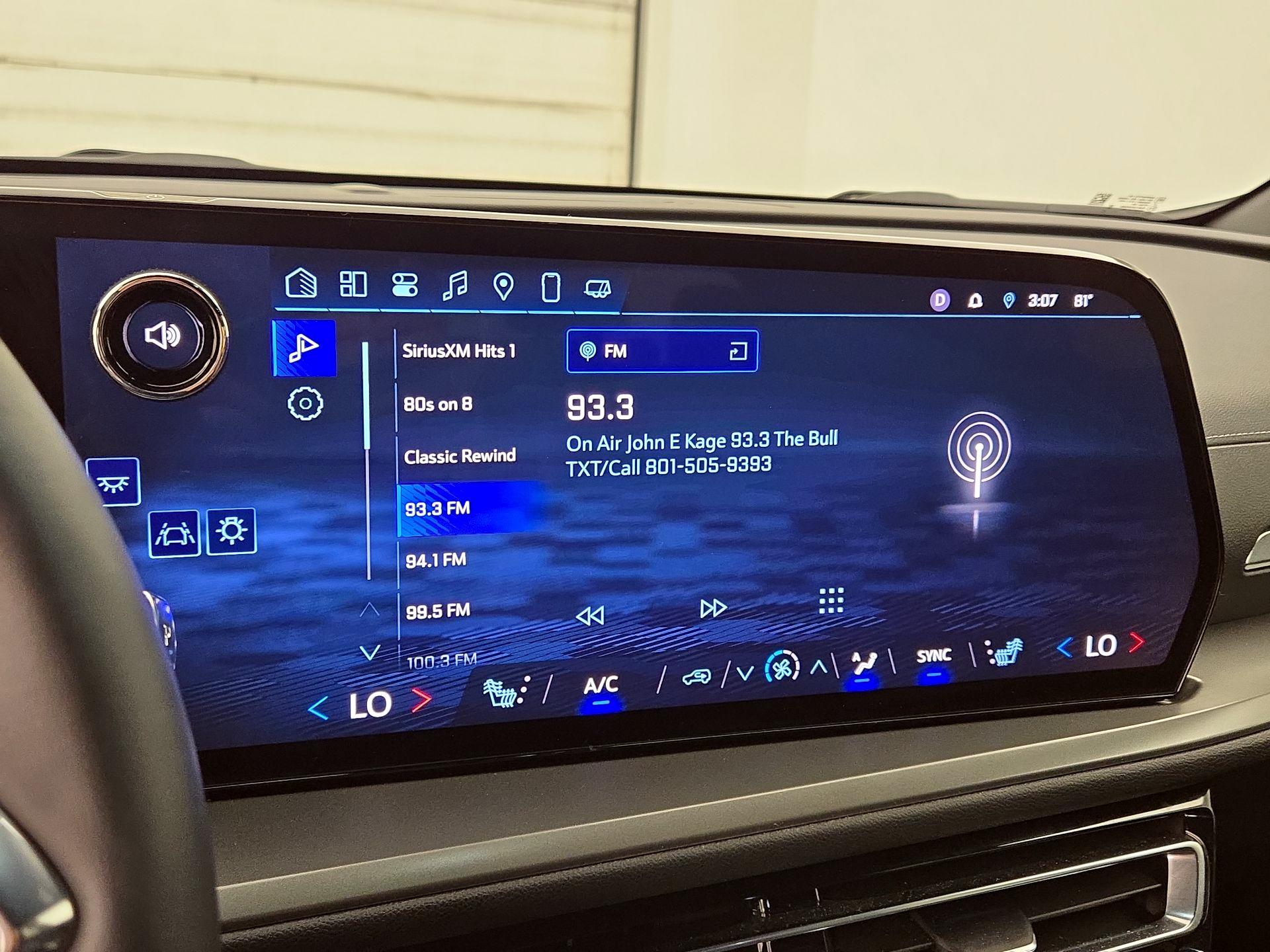 Thumbnail: 2025 Chevrolet Traverse - 16