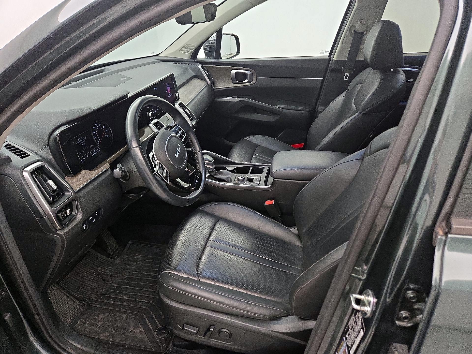 Thumbnail: 2023 Kia Sorento - 11