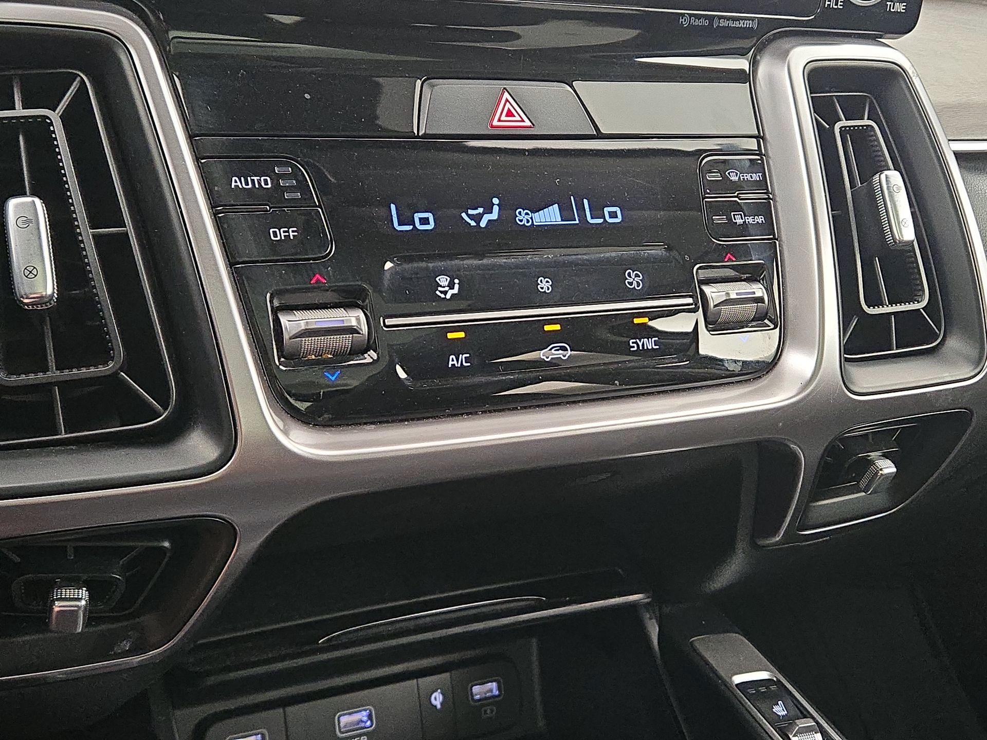 Thumbnail: 2023 Kia Sorento - 17