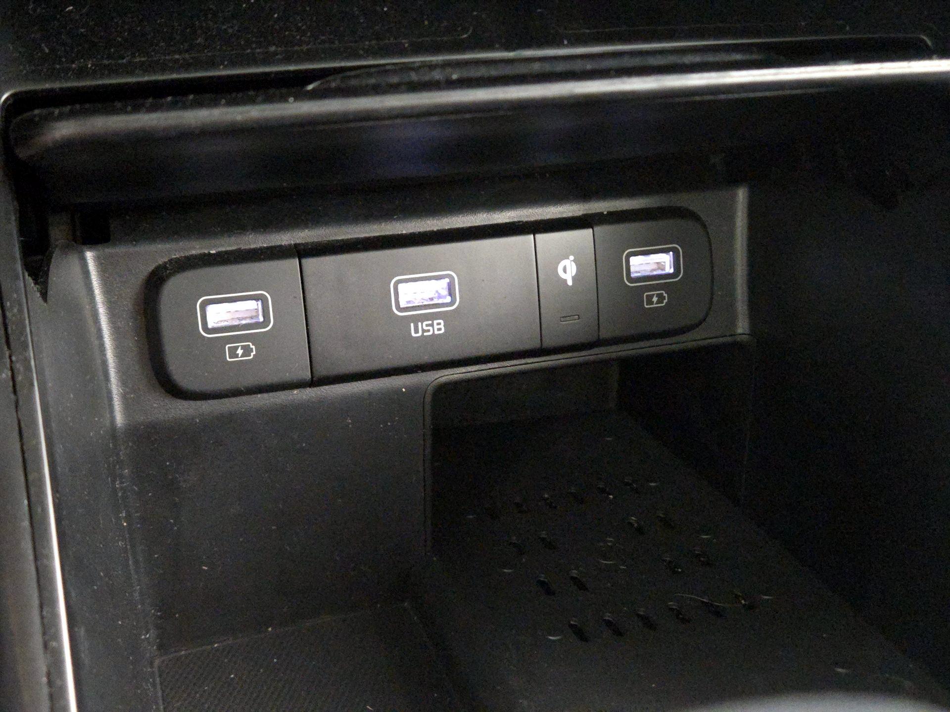 Thumbnail: 2023 Kia Sorento - 19