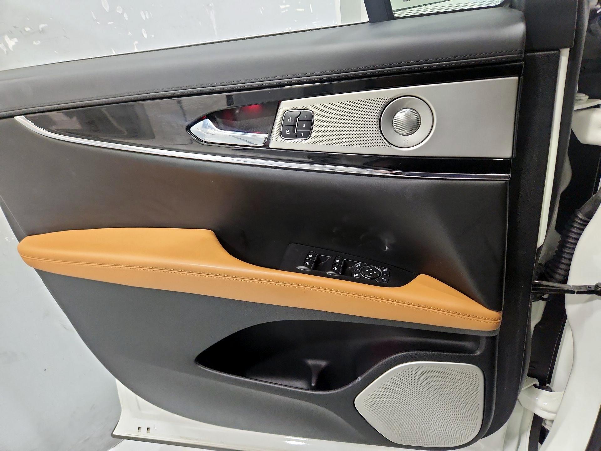 Thumbnail: 2022 Lincoln Nautilus - 12