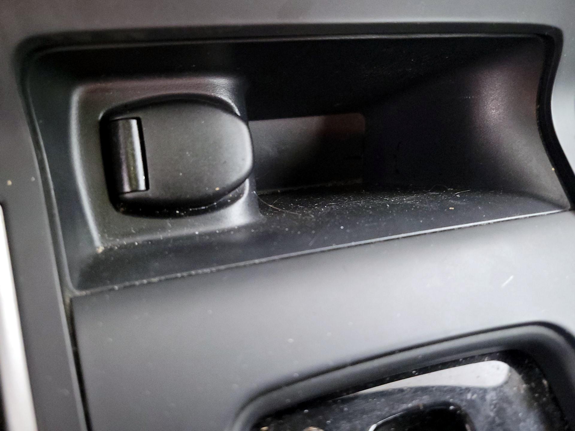 Thumbnail: 2017 Nissan Sentra - 18