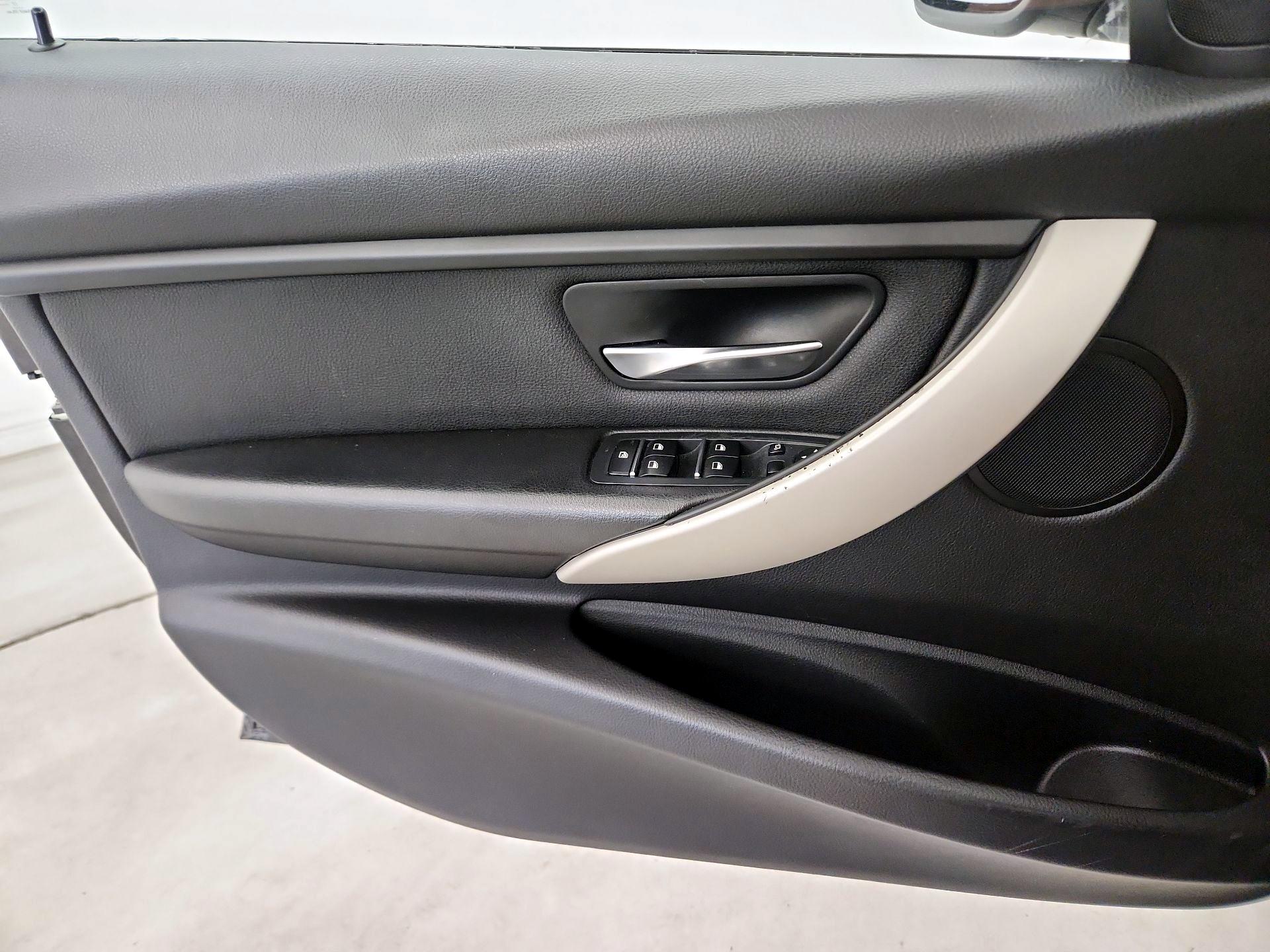 Thumbnail: 2018 BMW 3 Series - 12