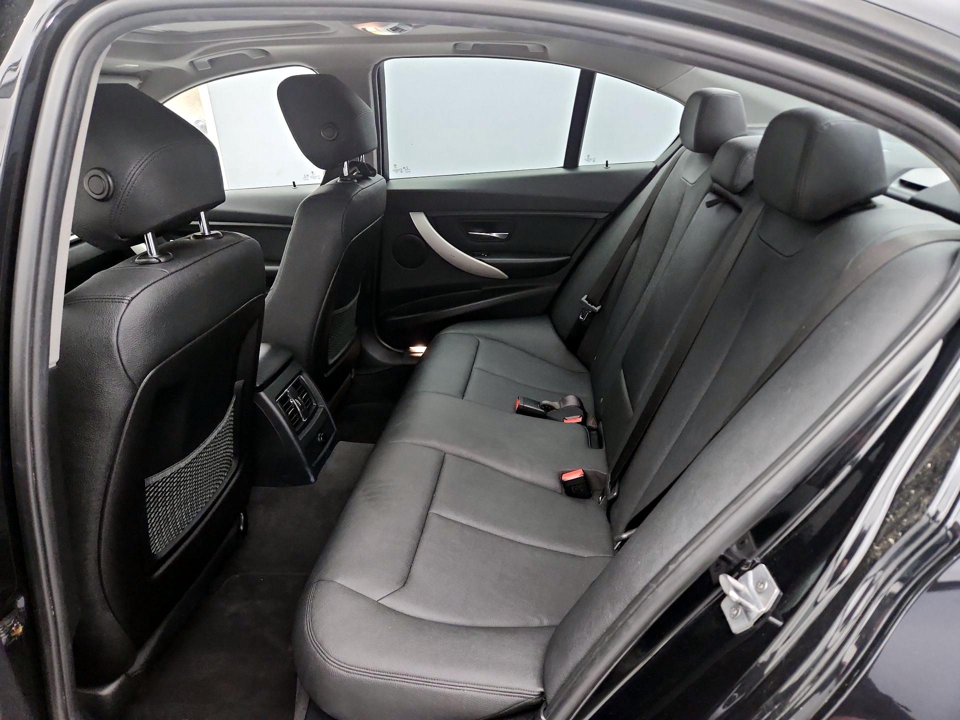 Thumbnail: 2018 BMW 3 Series - 20