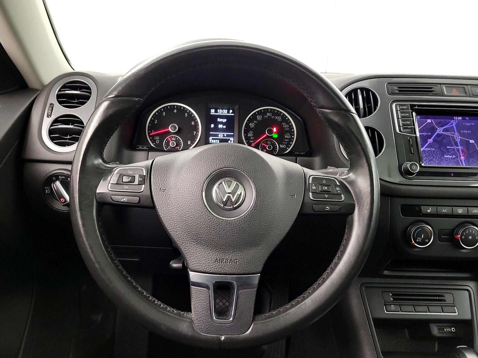 Thumbnail: 2016 Volkswagen Tiguan - 10