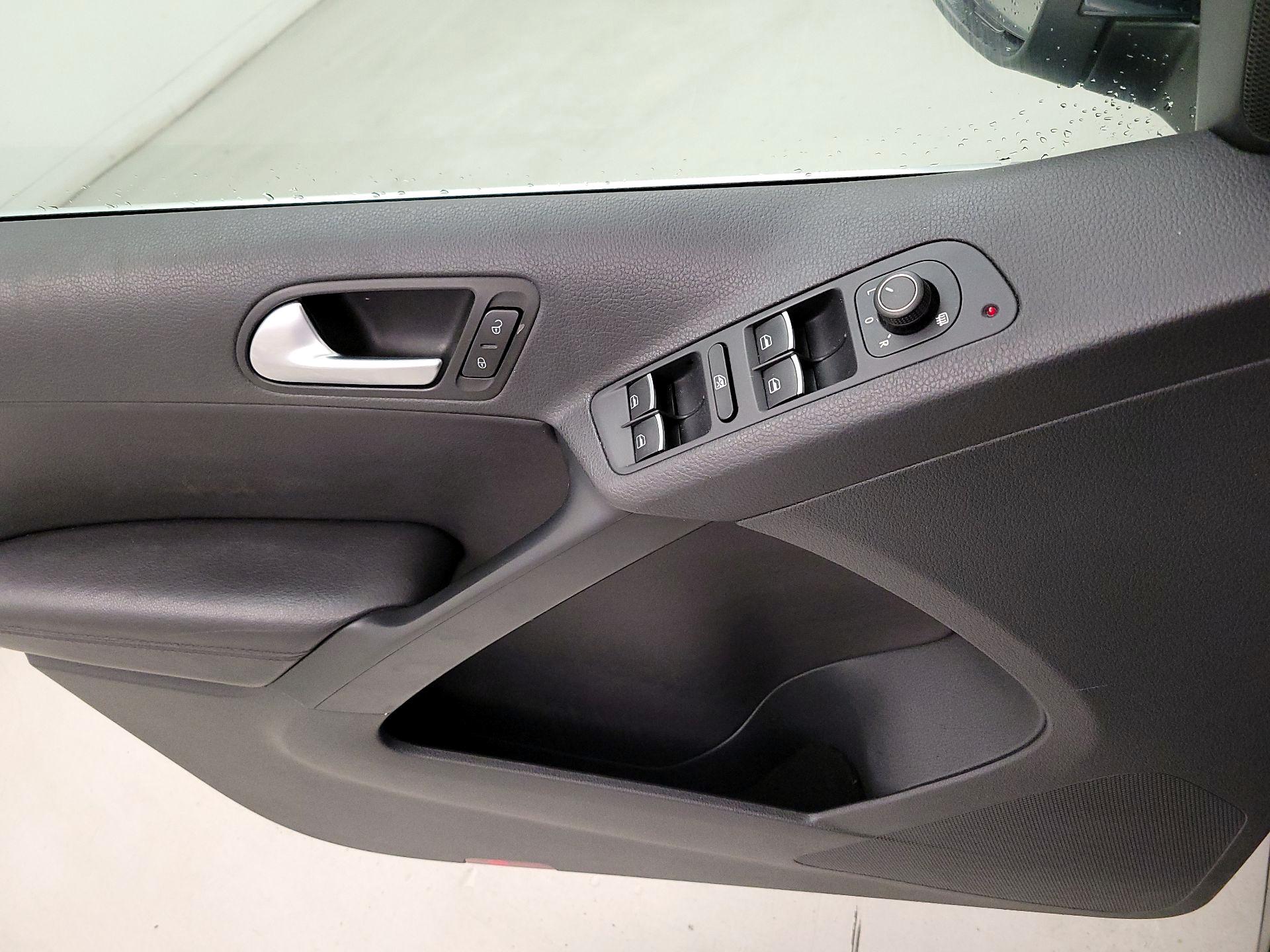 Thumbnail: 2016 Volkswagen Tiguan - 12