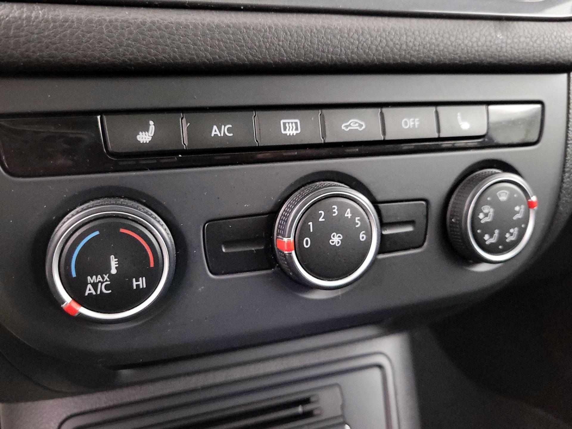 Thumbnail: 2016 Volkswagen Tiguan - 17