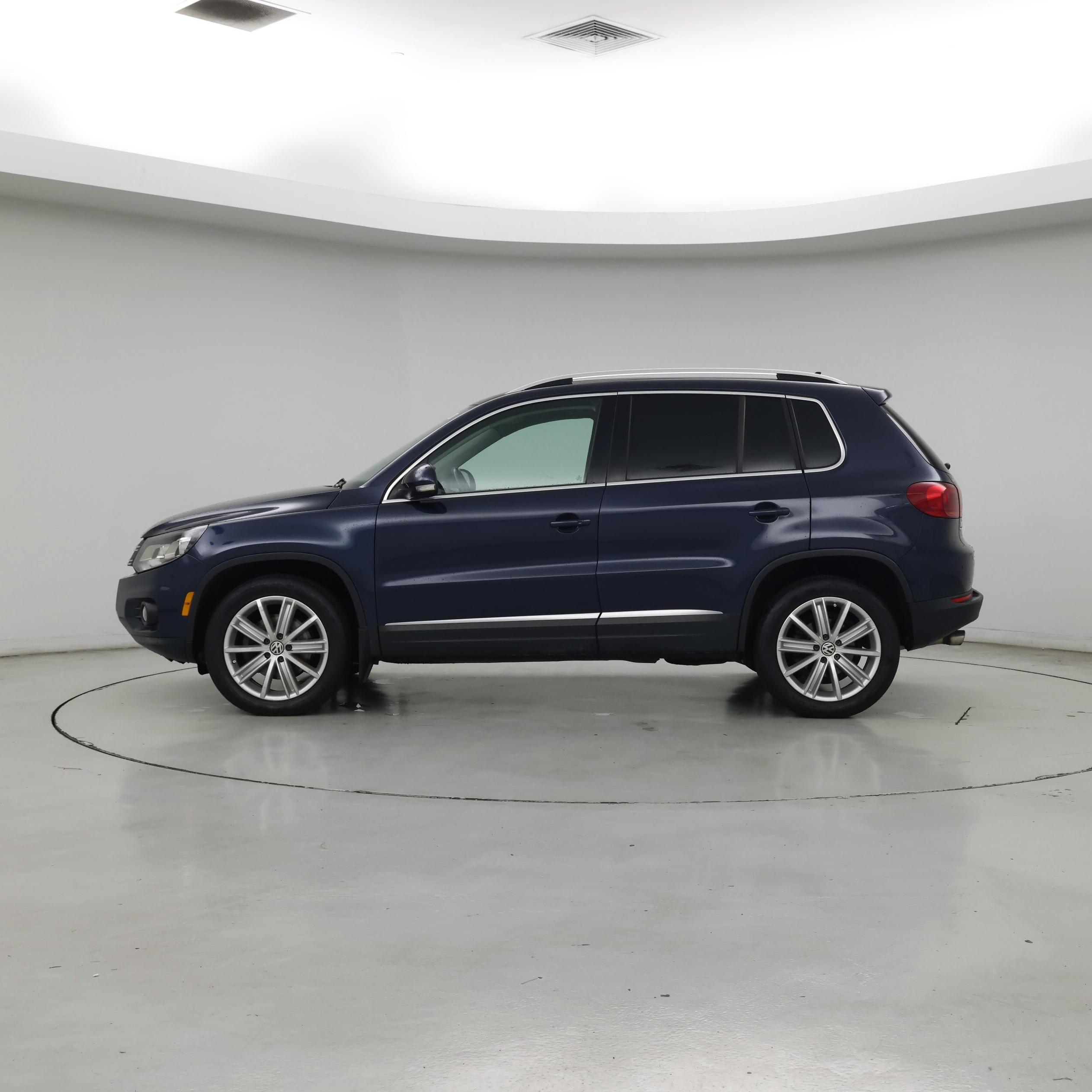Thumbnail: 2016 Volkswagen Tiguan - 3