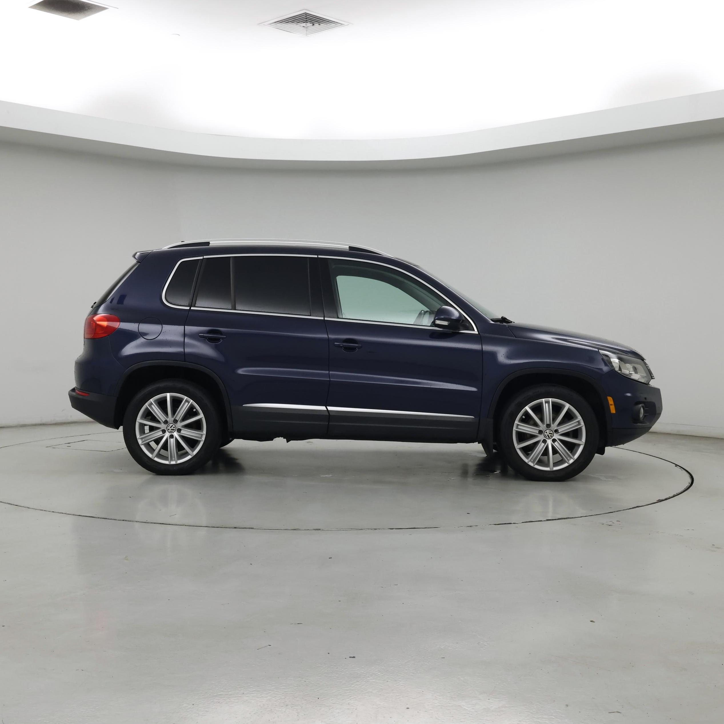 Thumbnail: 2016 Volkswagen Tiguan - 7
