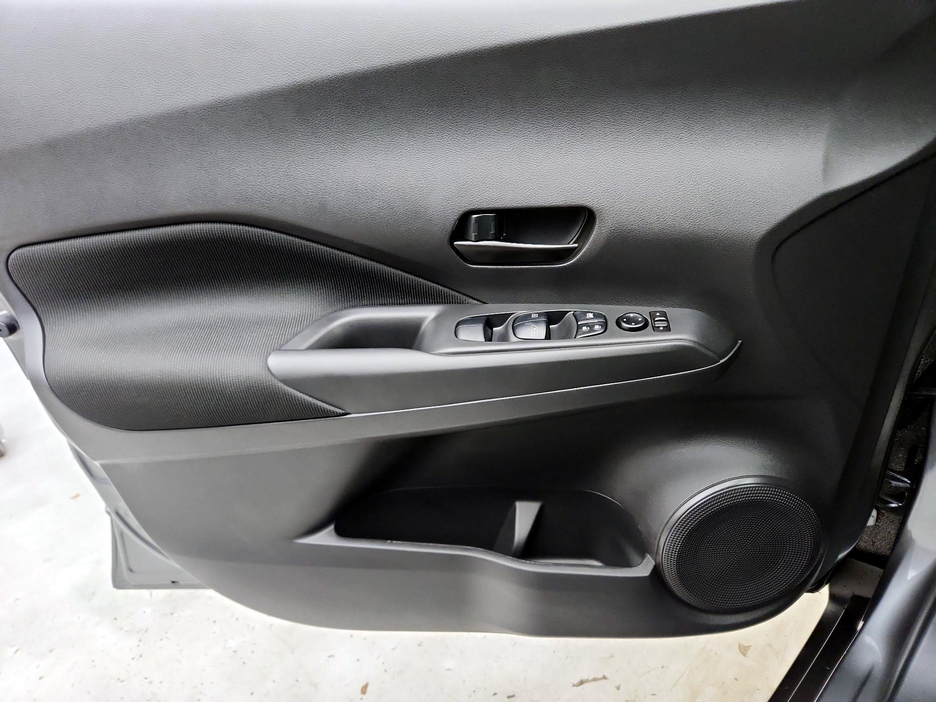 Thumbnail: 2025 Nissan Kicks - 12