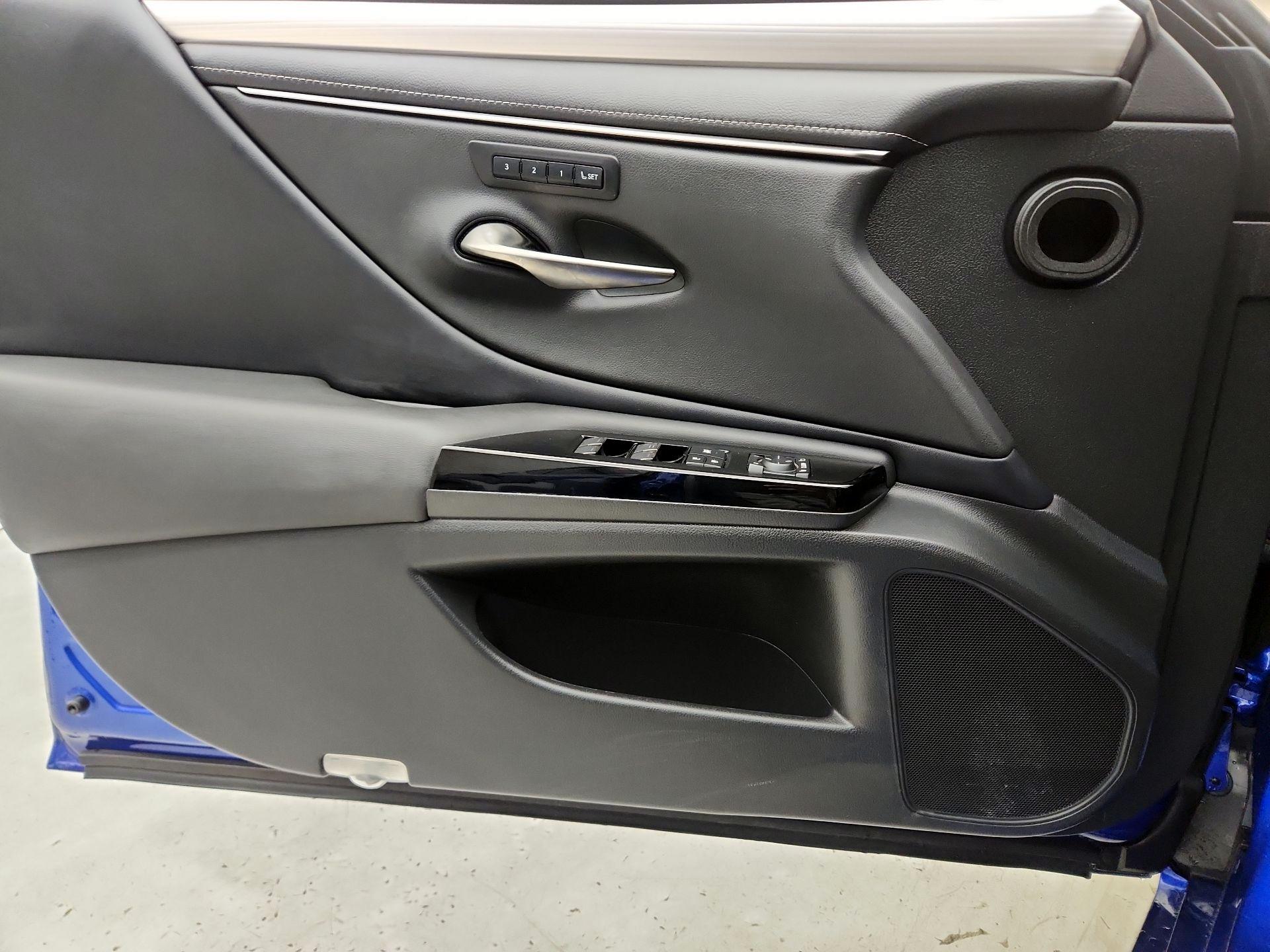 Thumbnail: 2022 Lexus ES - 12