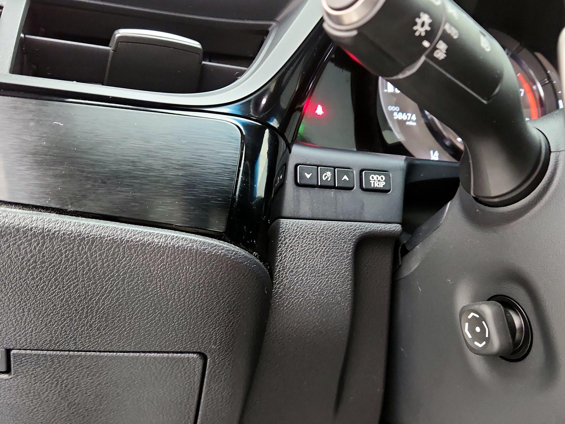 Thumbnail: 2022 Lexus ES - 13