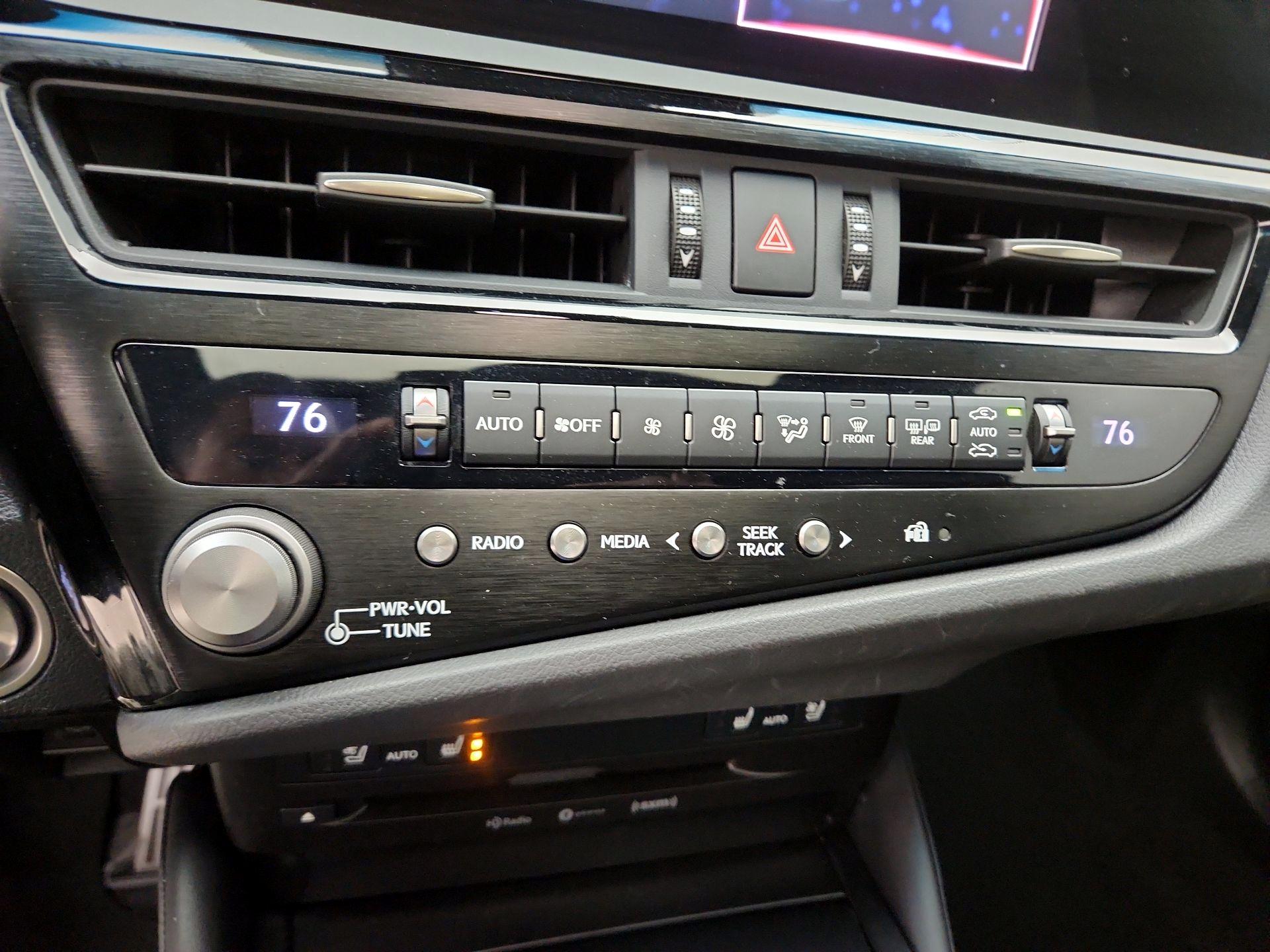 Thumbnail: 2022 Lexus ES - 16