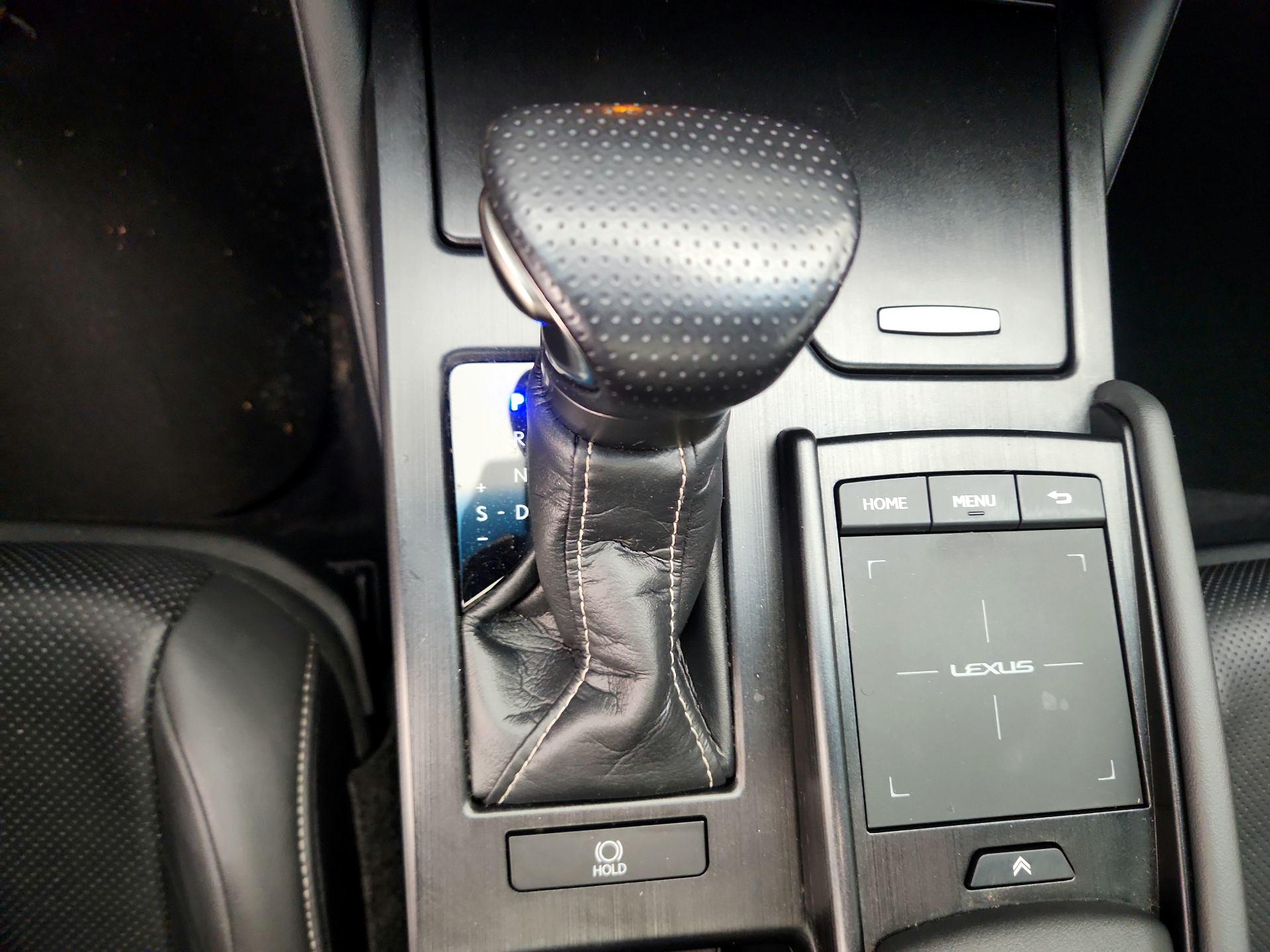 Thumbnail: 2022 Lexus ES - 17