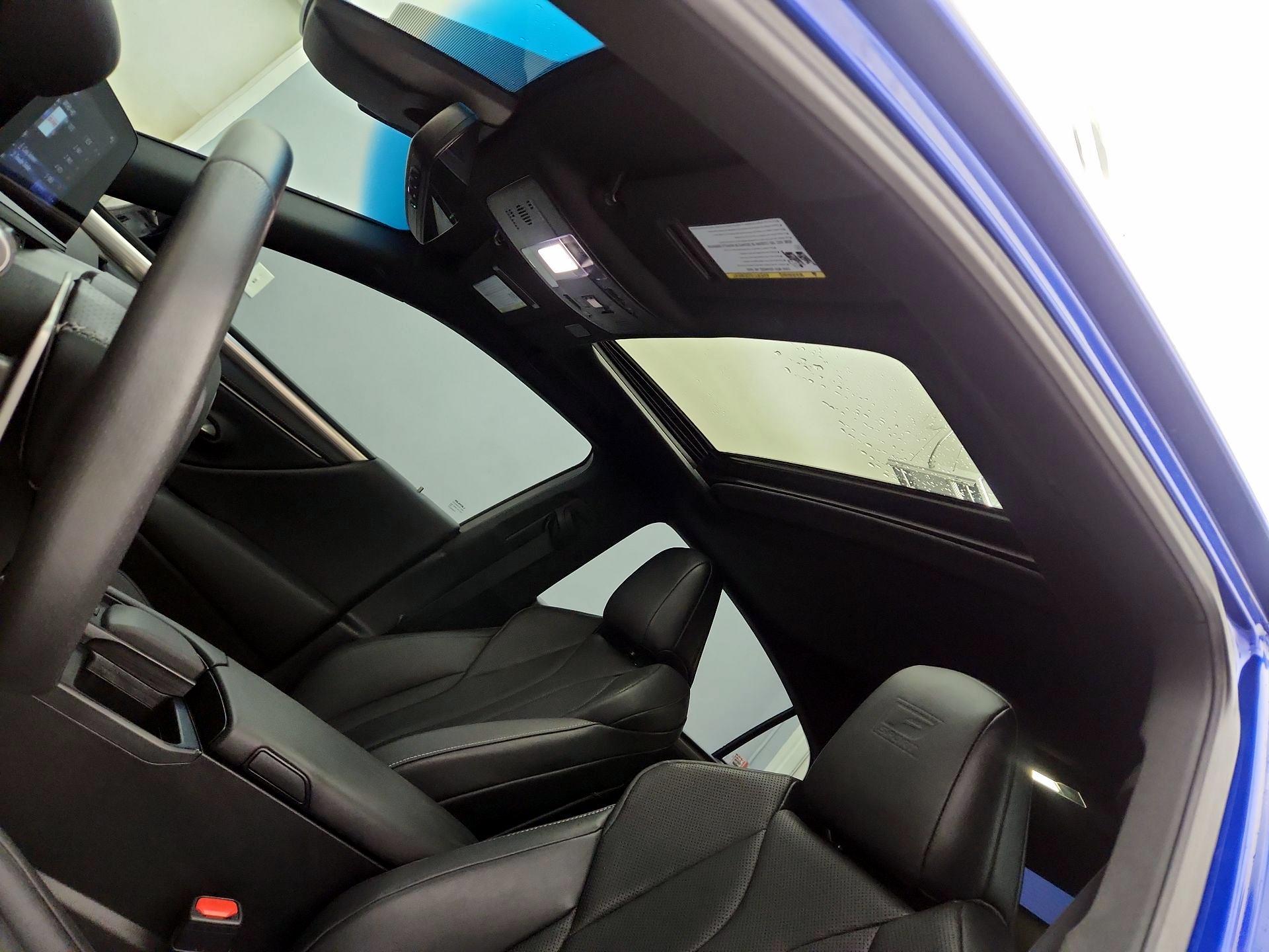 Thumbnail: 2022 Lexus ES - 19