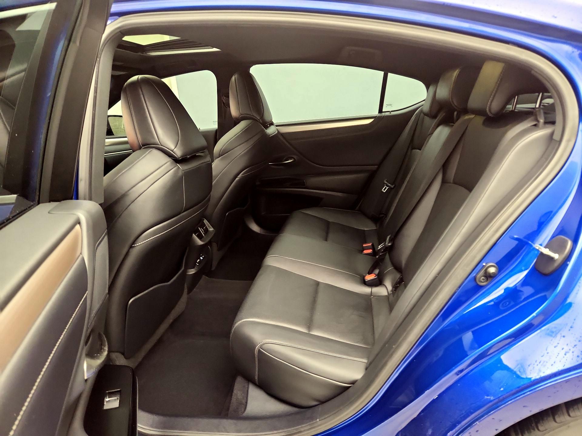 Thumbnail: 2022 Lexus ES - 20