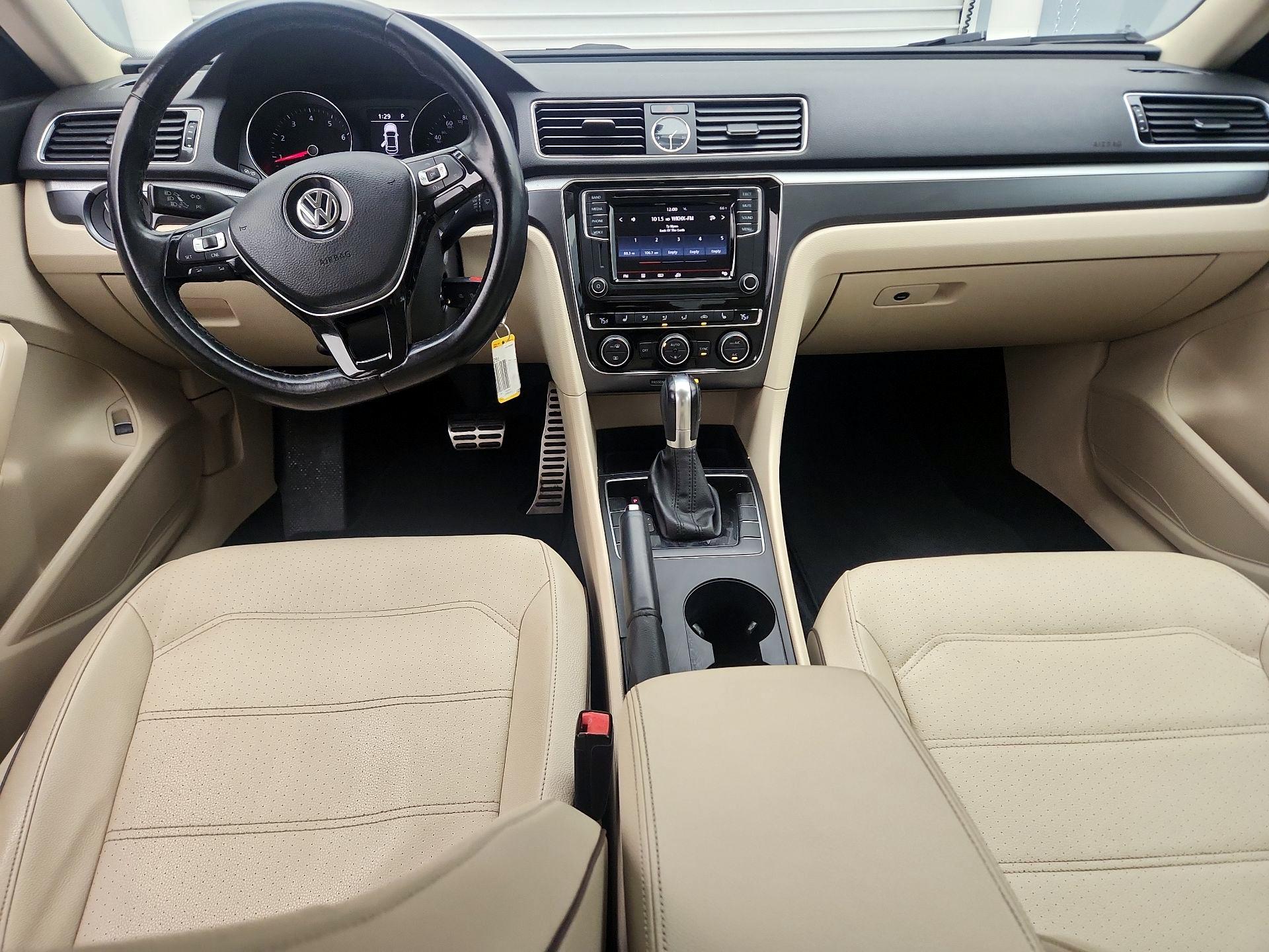 Thumbnail: 2017 Volkswagen Passat - 9