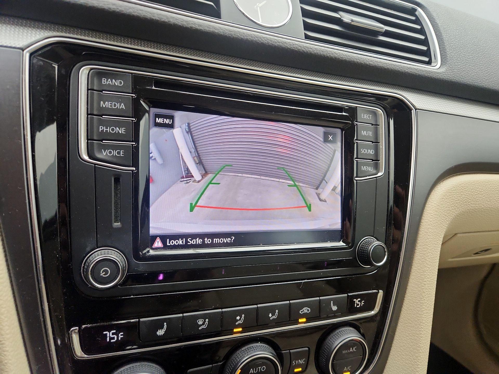 Thumbnail: 2017 Volkswagen Passat - 14