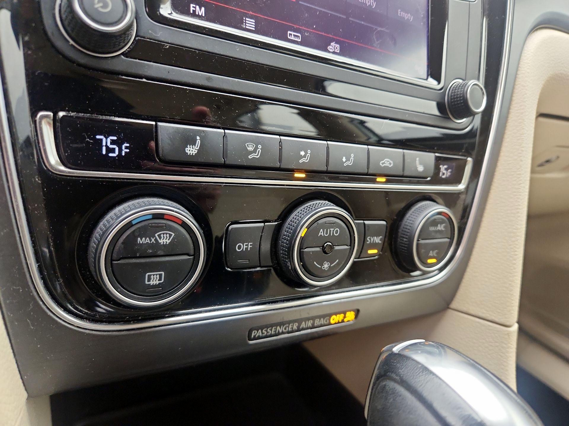 Thumbnail: 2017 Volkswagen Passat - 16