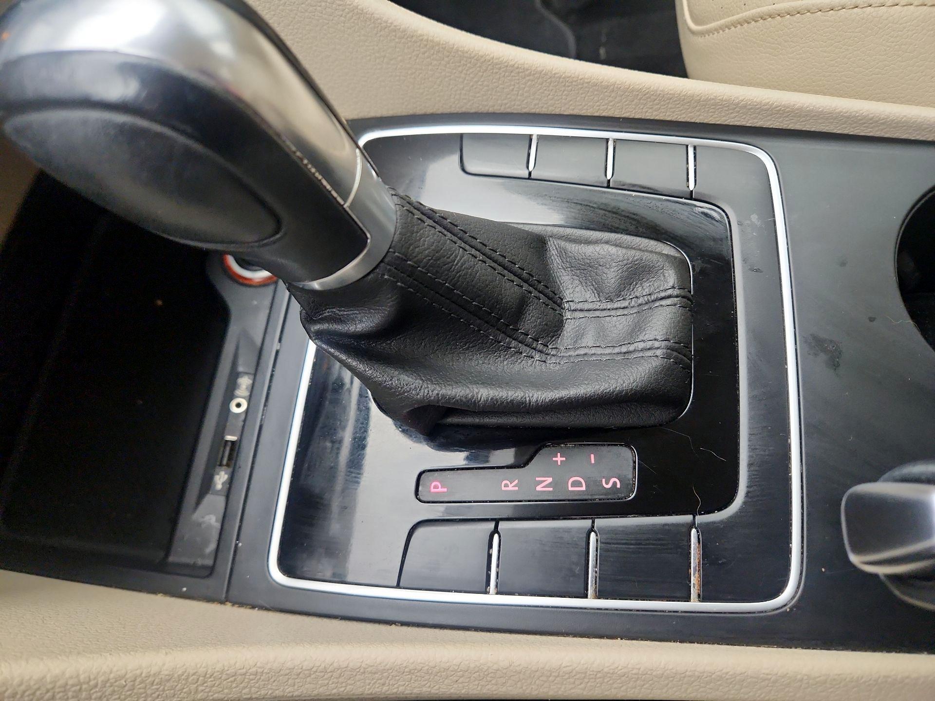 Thumbnail: 2017 Volkswagen Passat - 17