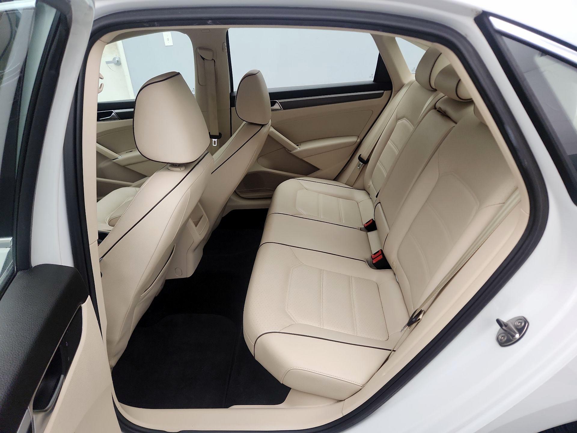 Thumbnail: 2017 Volkswagen Passat - 19