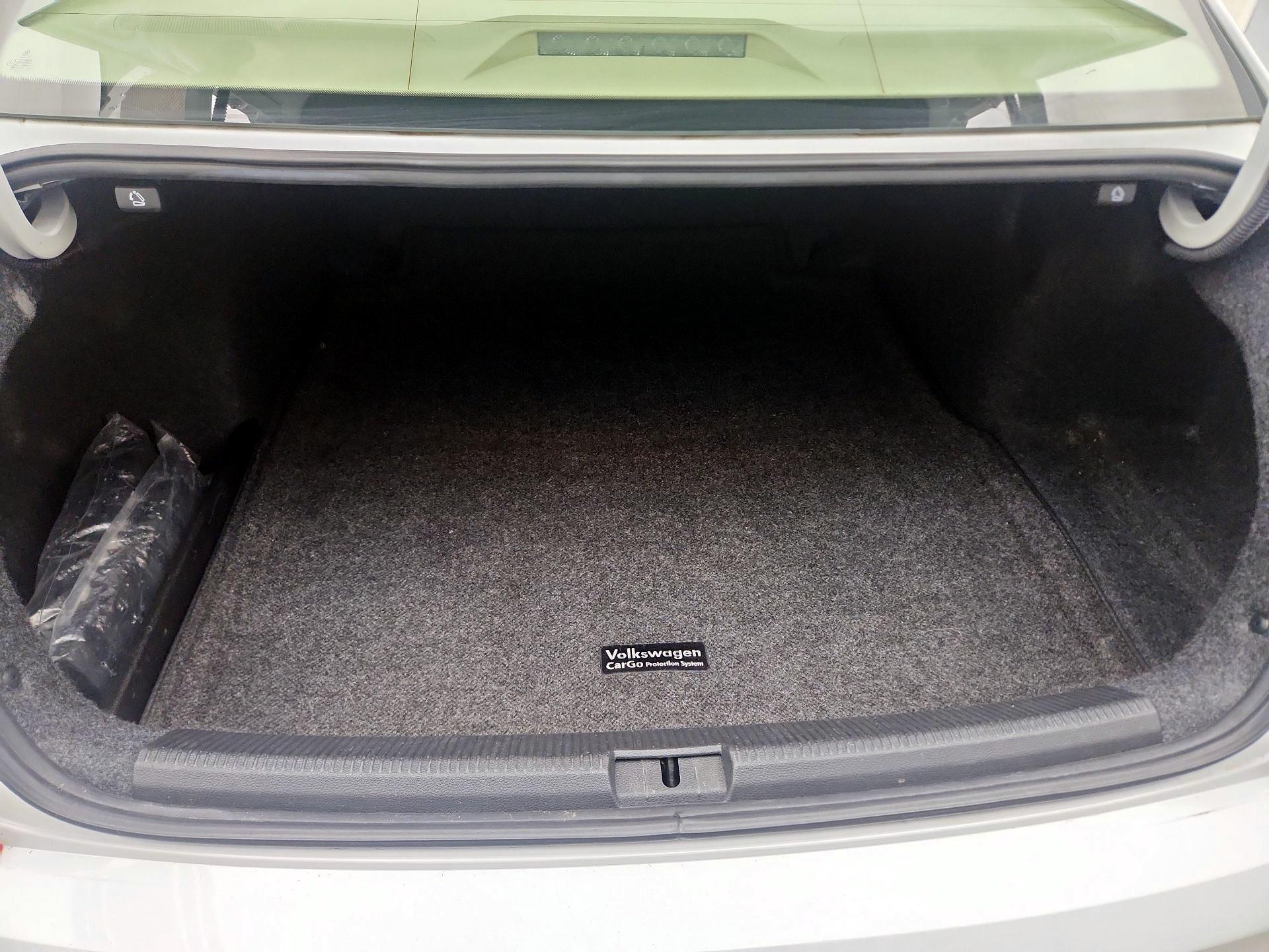 Thumbnail: 2017 Volkswagen Passat - 20